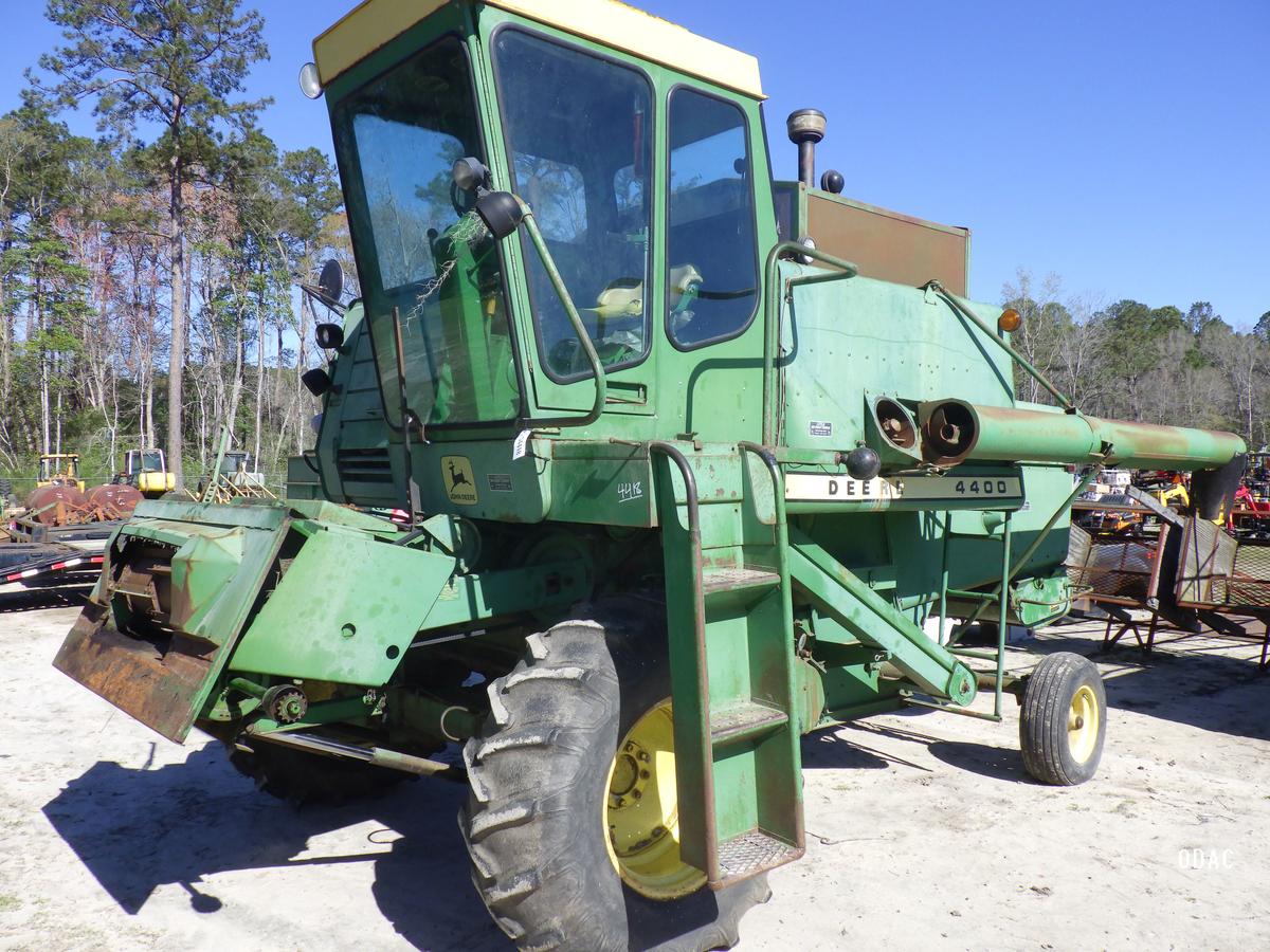 (4418) John Deere 4400 Combine