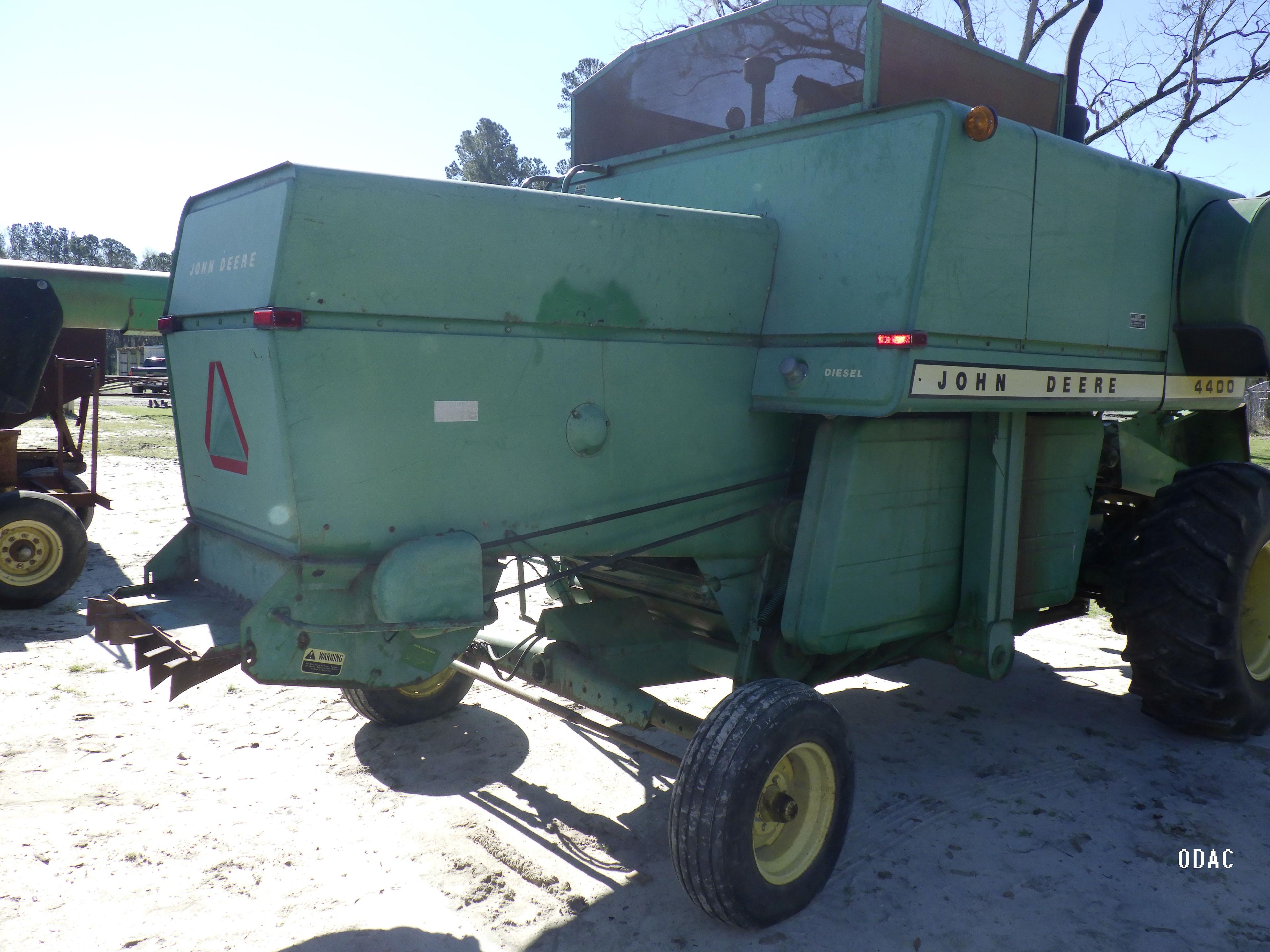 (4418) John Deere 4400 Combine