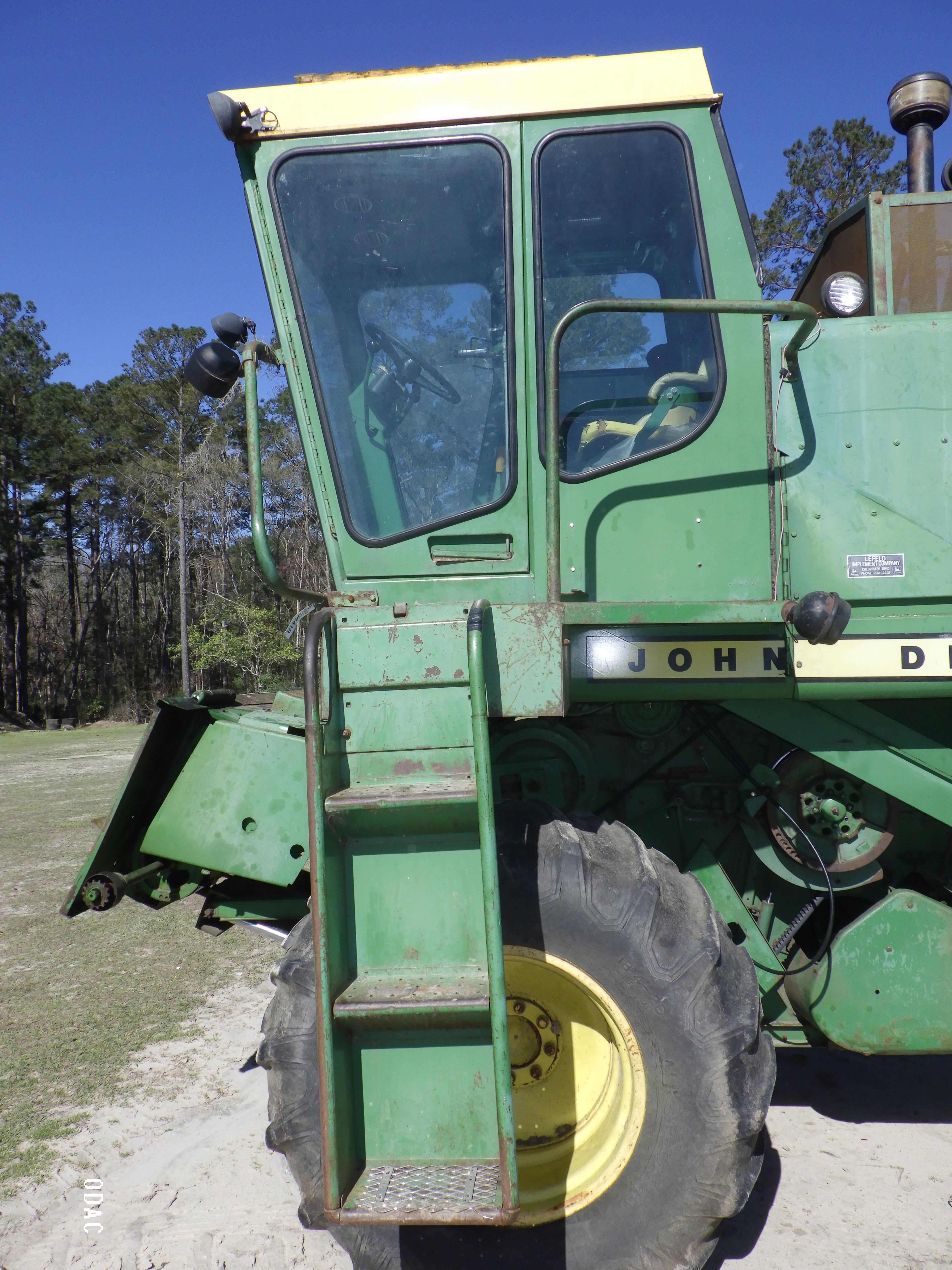 (4418) John Deere 4400 Combine