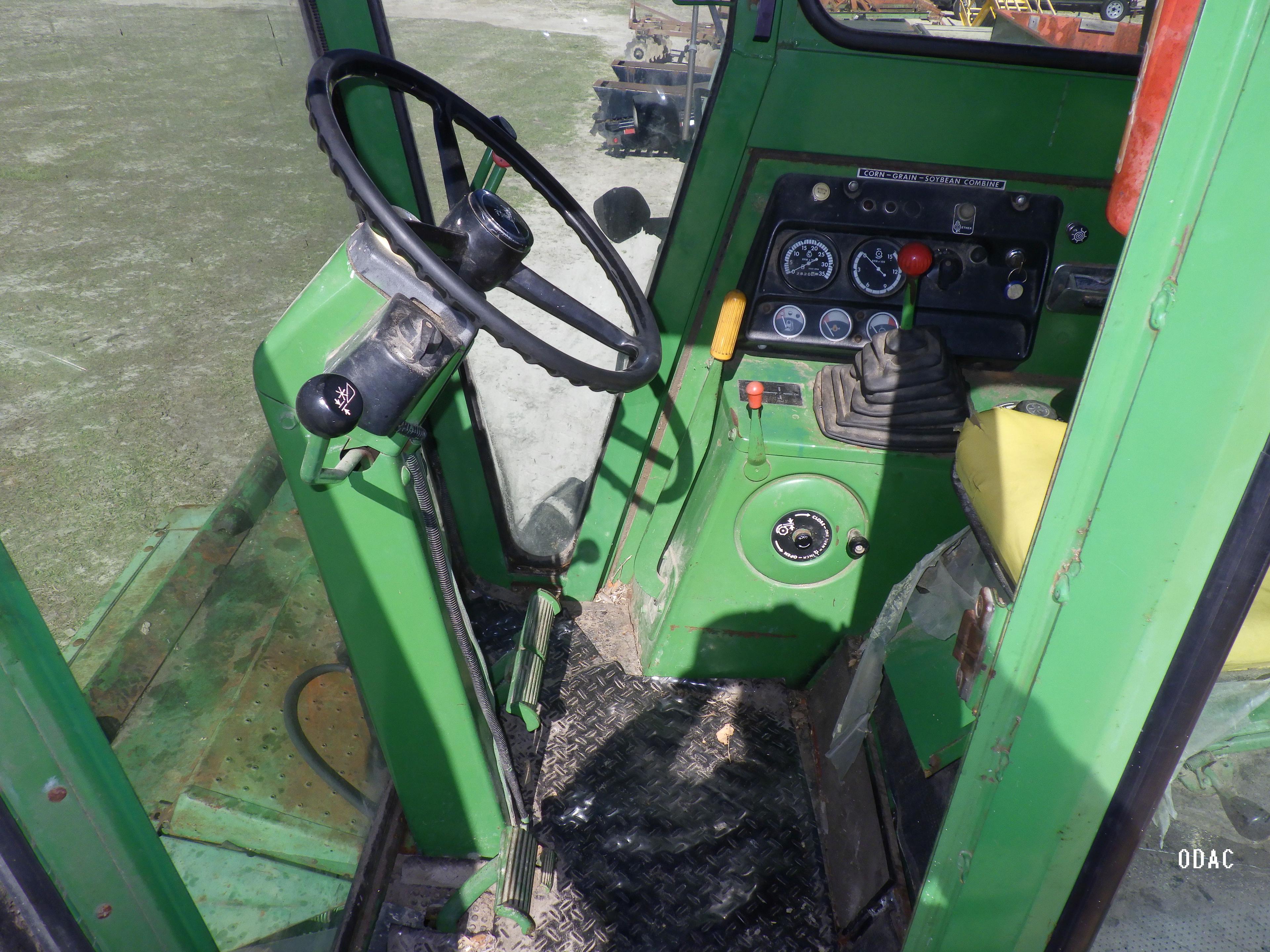 (4418) John Deere 4400 Combine