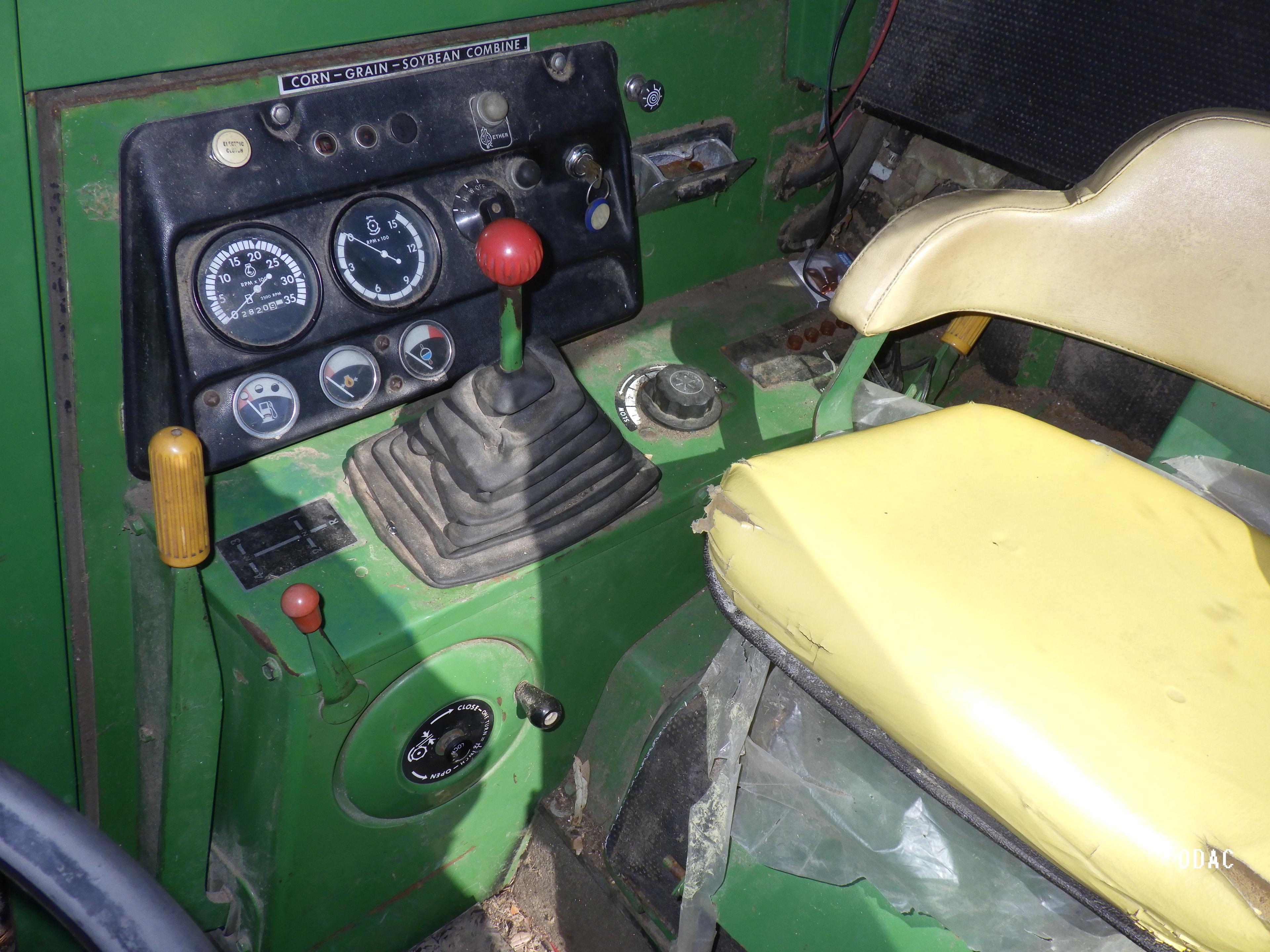 (4418) John Deere 4400 Combine
