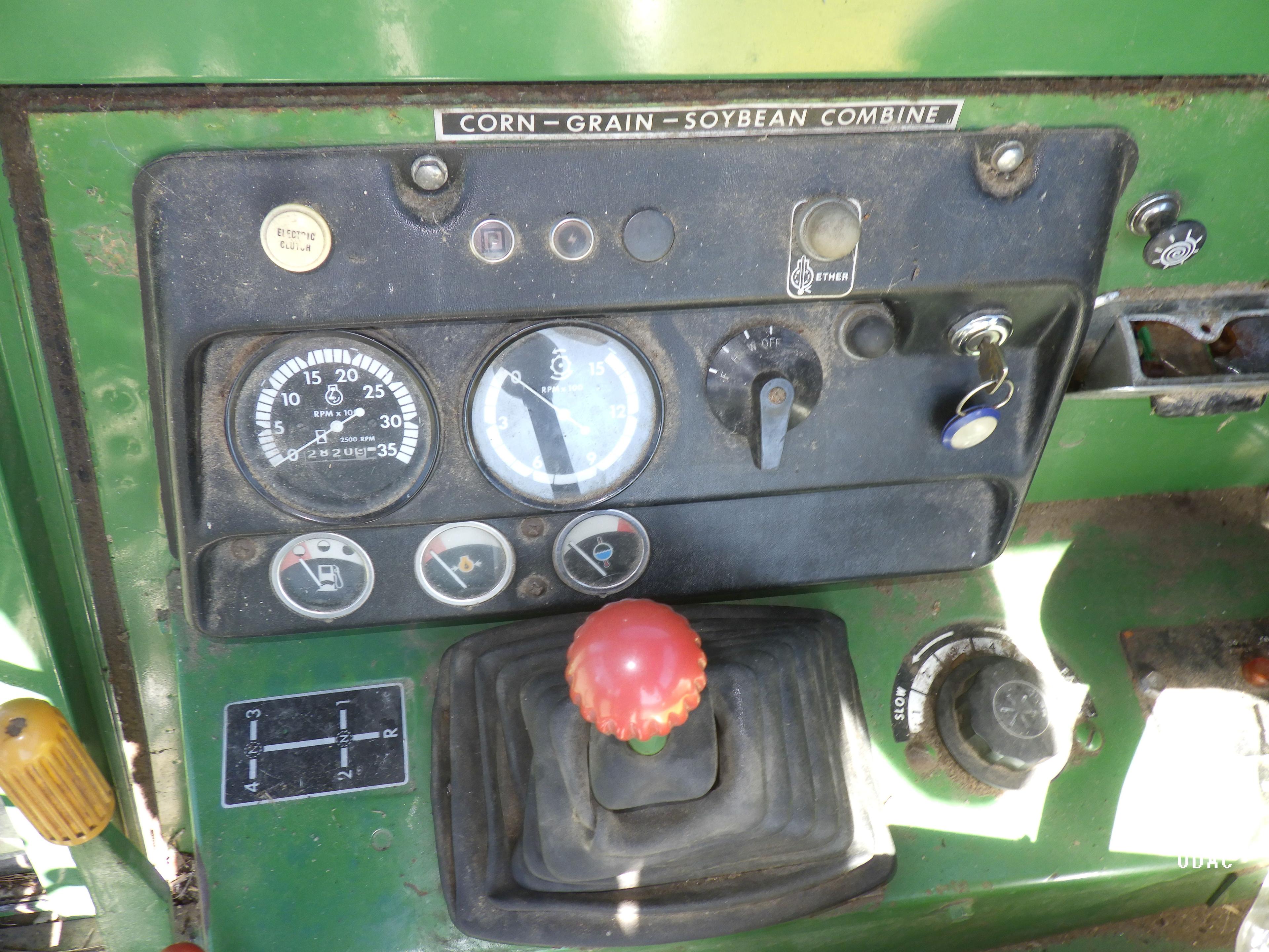 (4418) John Deere 4400 Combine