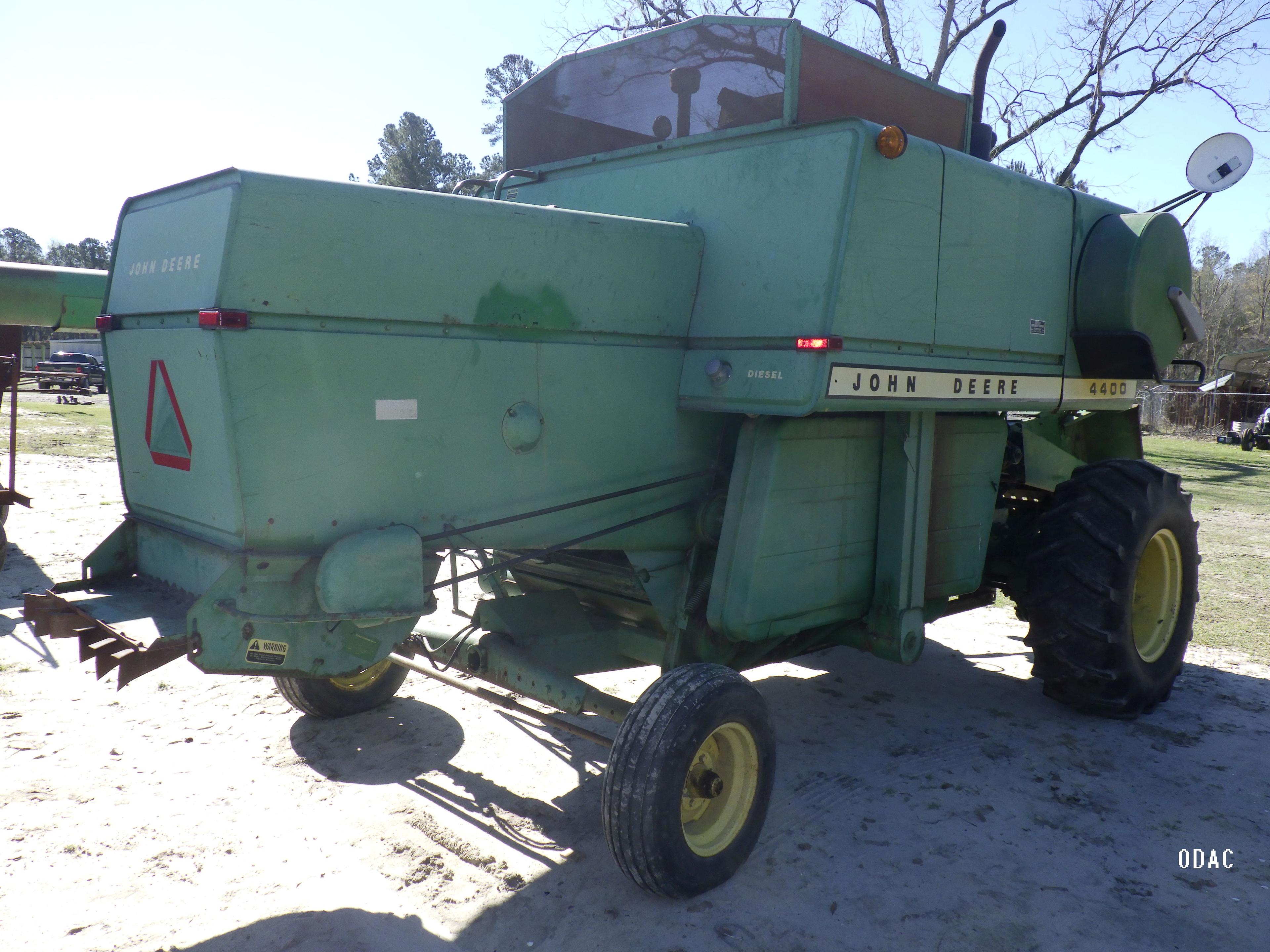 (4418) John Deere 4400 Combine