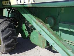 (4418) John Deere 4400 Combine