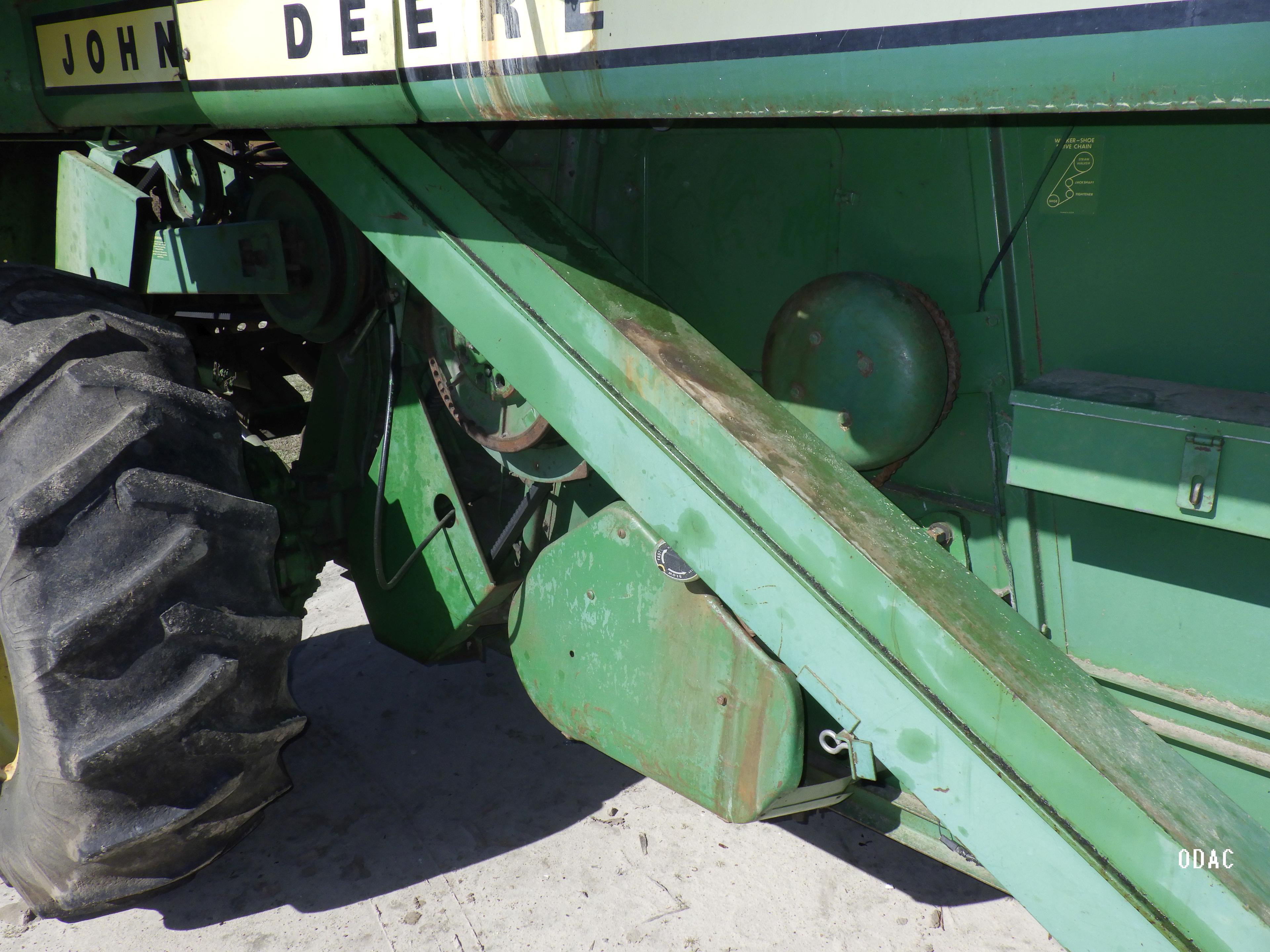 (4418) John Deere 4400 Combine