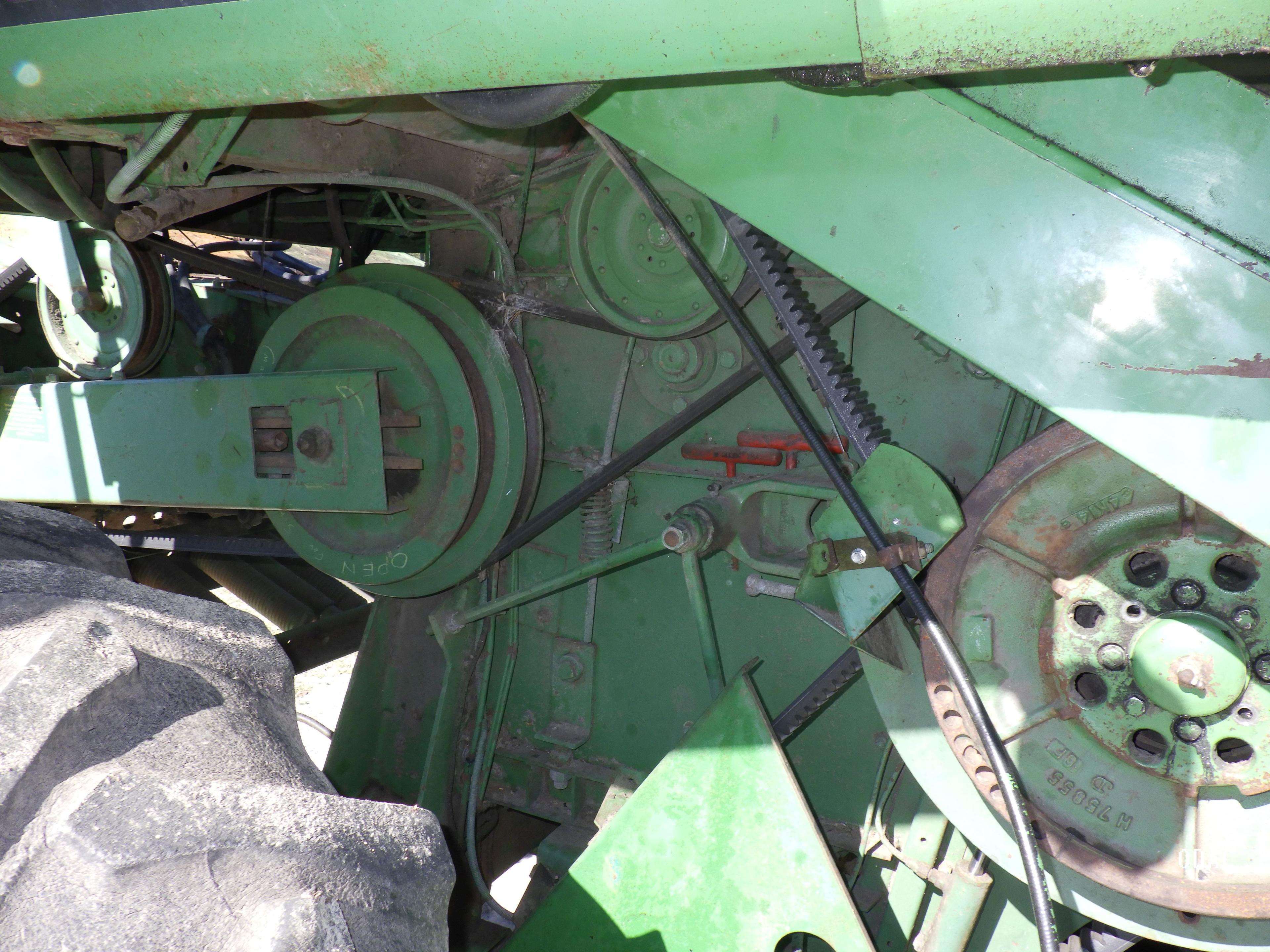 (4418) John Deere 4400 Combine