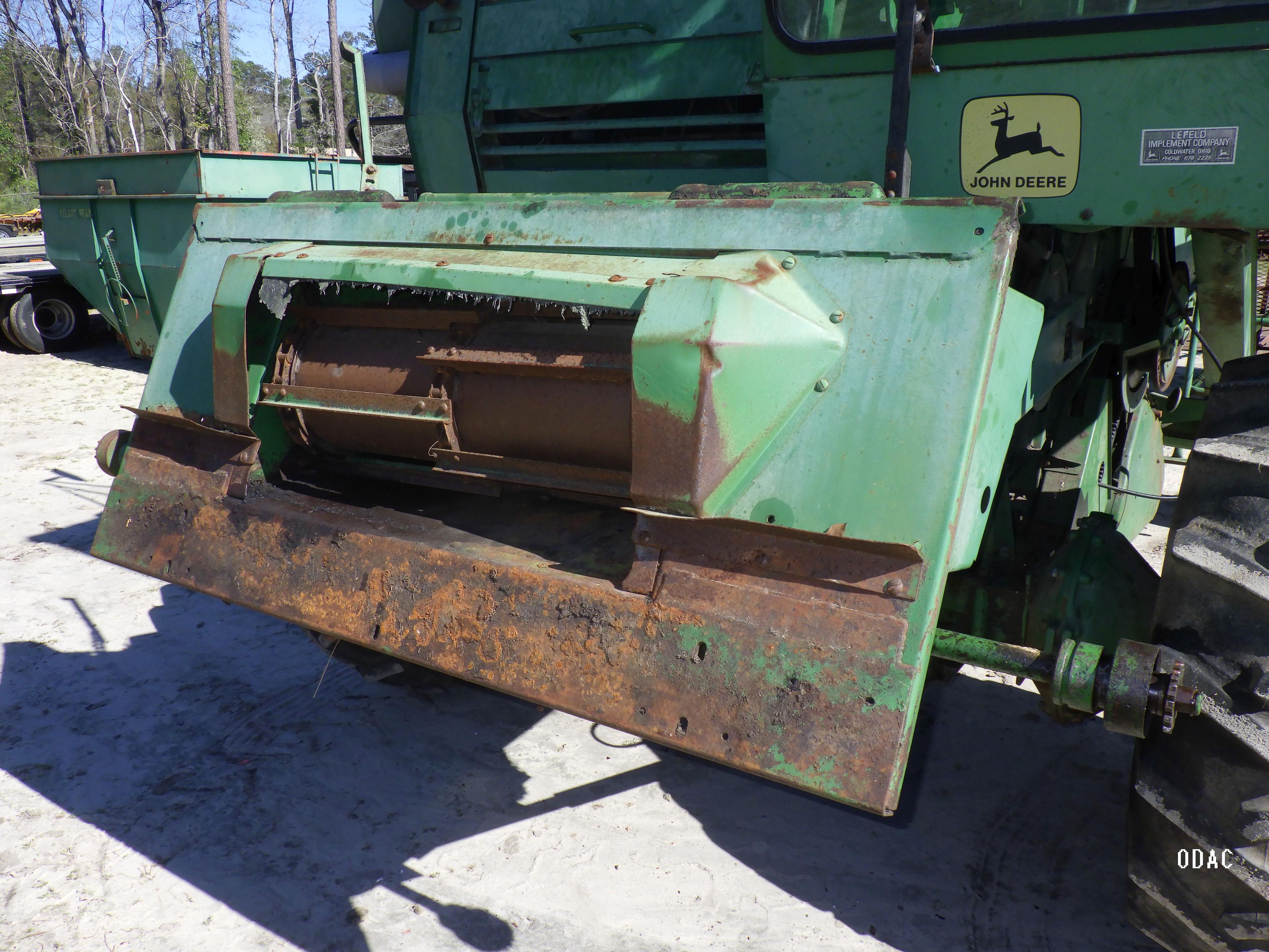 (4418) John Deere 4400 Combine