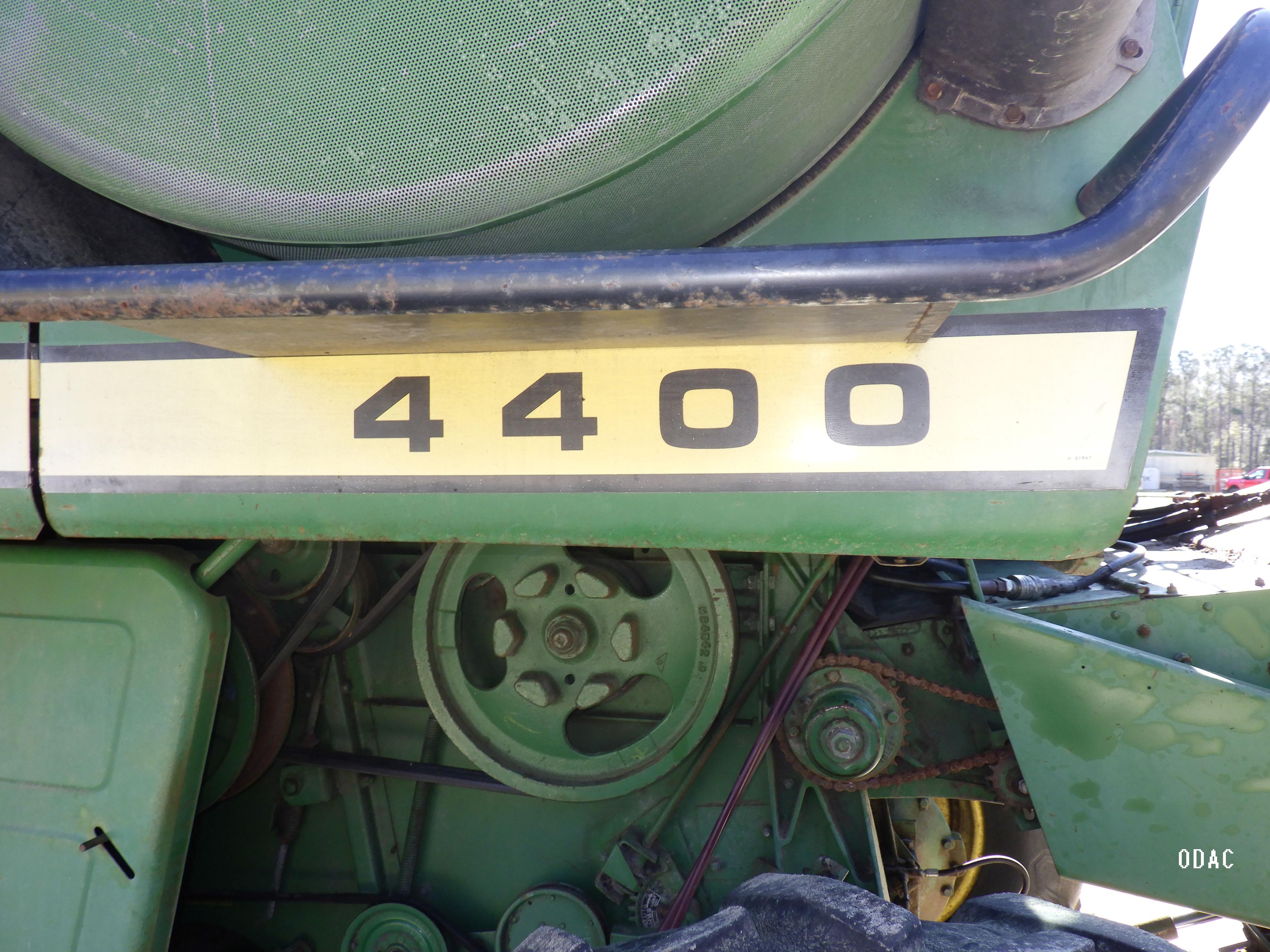 (4418) John Deere 4400 Combine