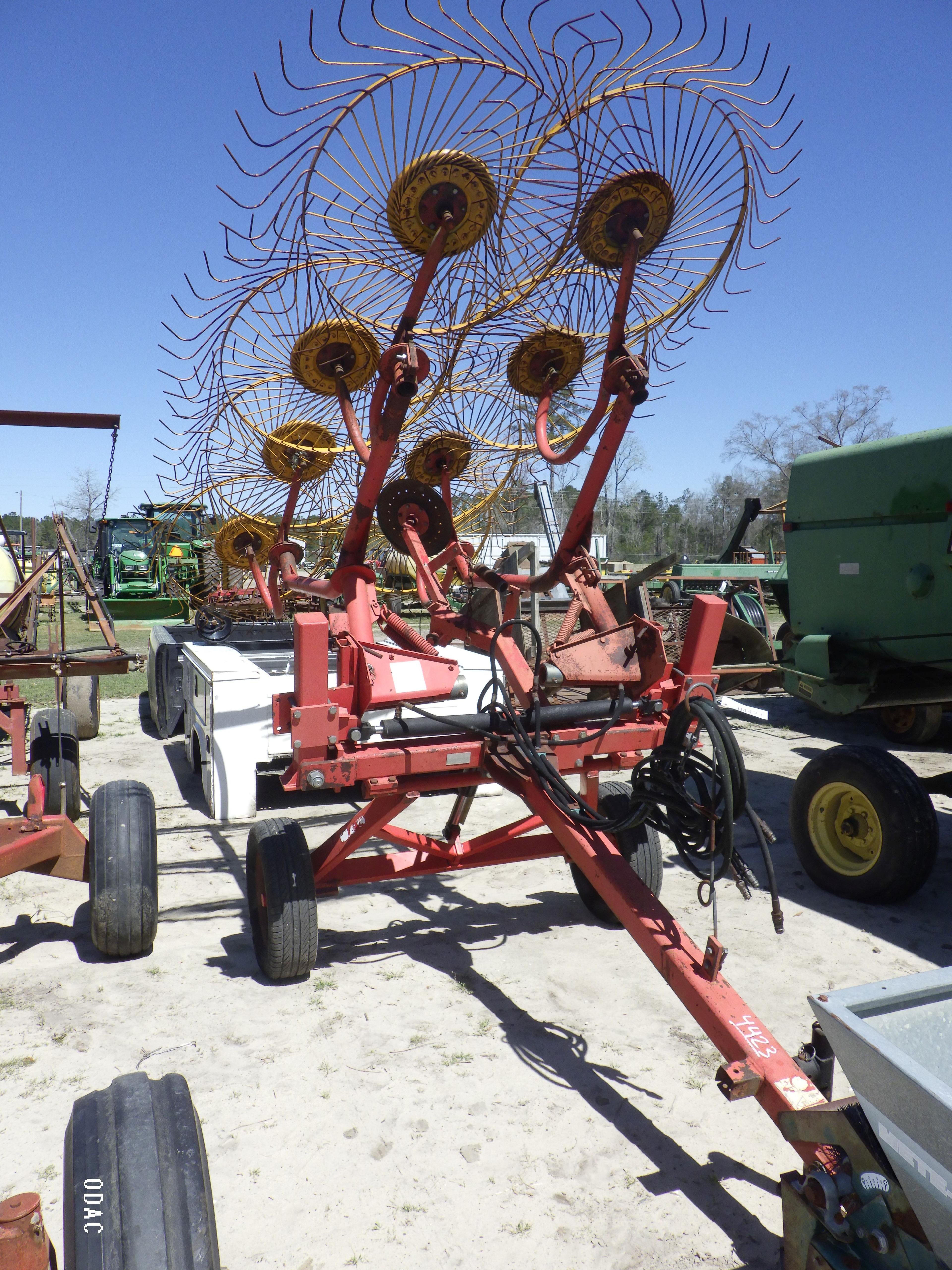 (4423) Faza 8 Wheel Hay Rack CTH8 Series