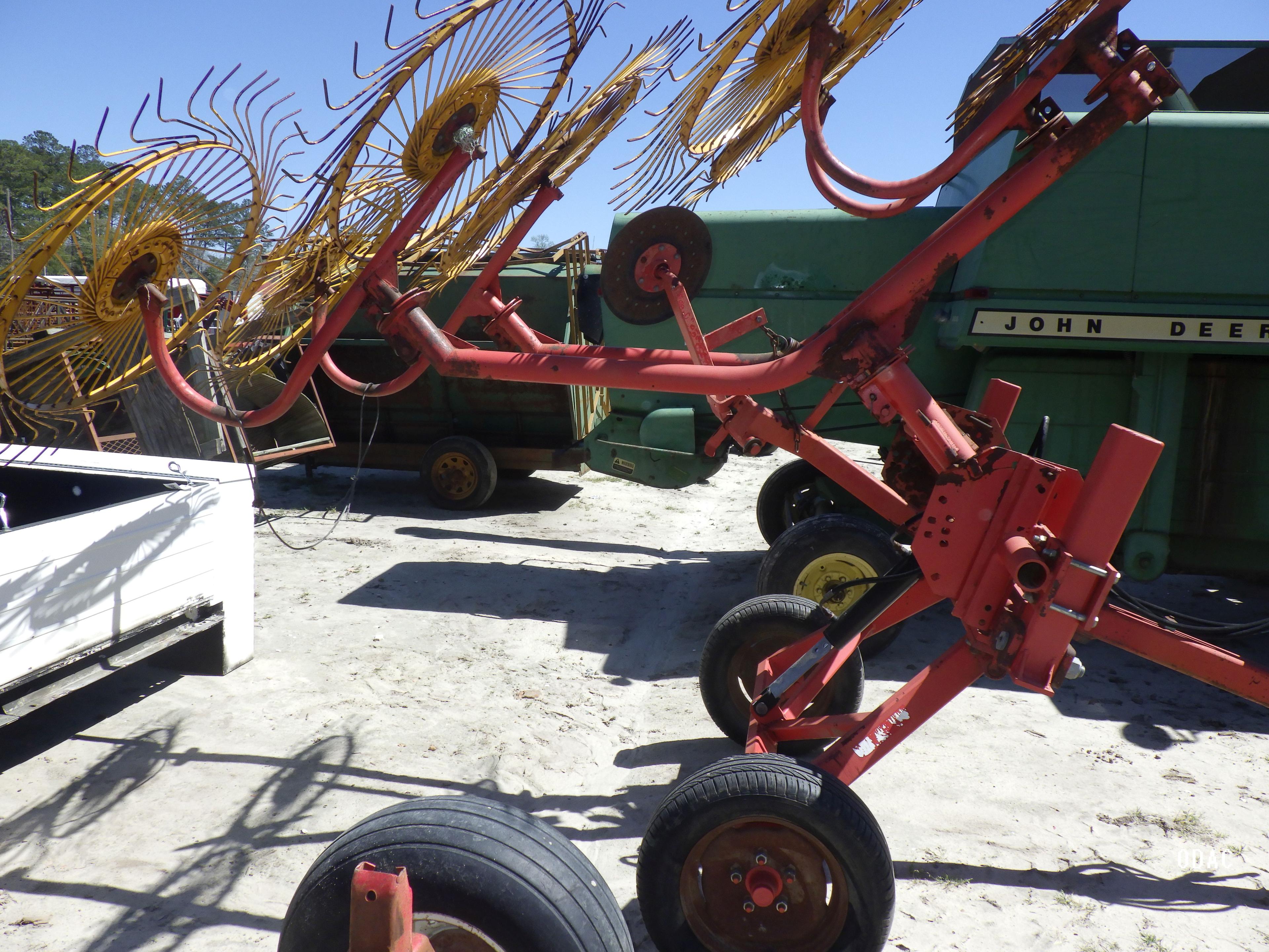 (4423) Faza 8 Wheel Hay Rack CTH8 Series