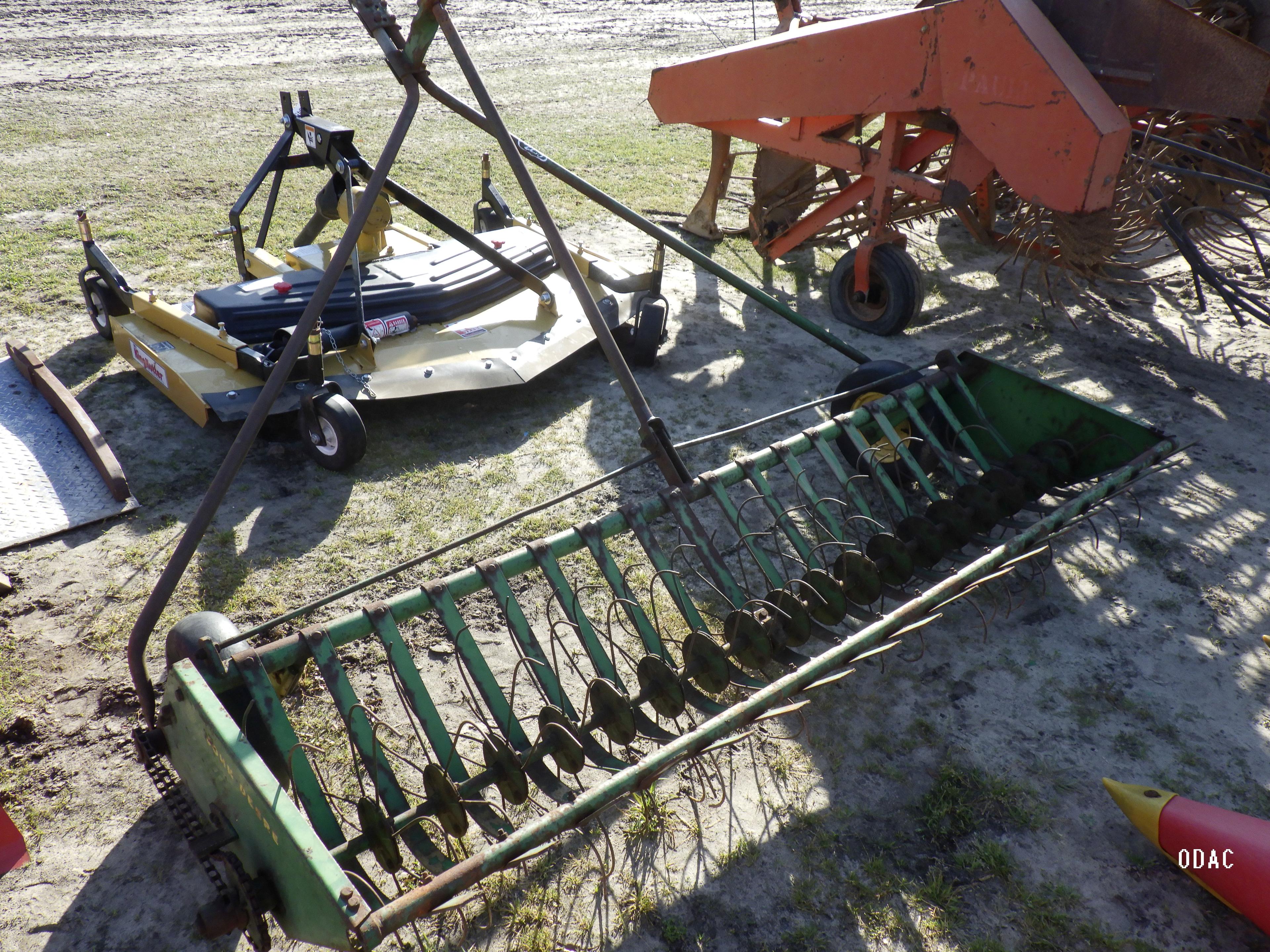 (4517) John Deere 6' Hay Fluffer