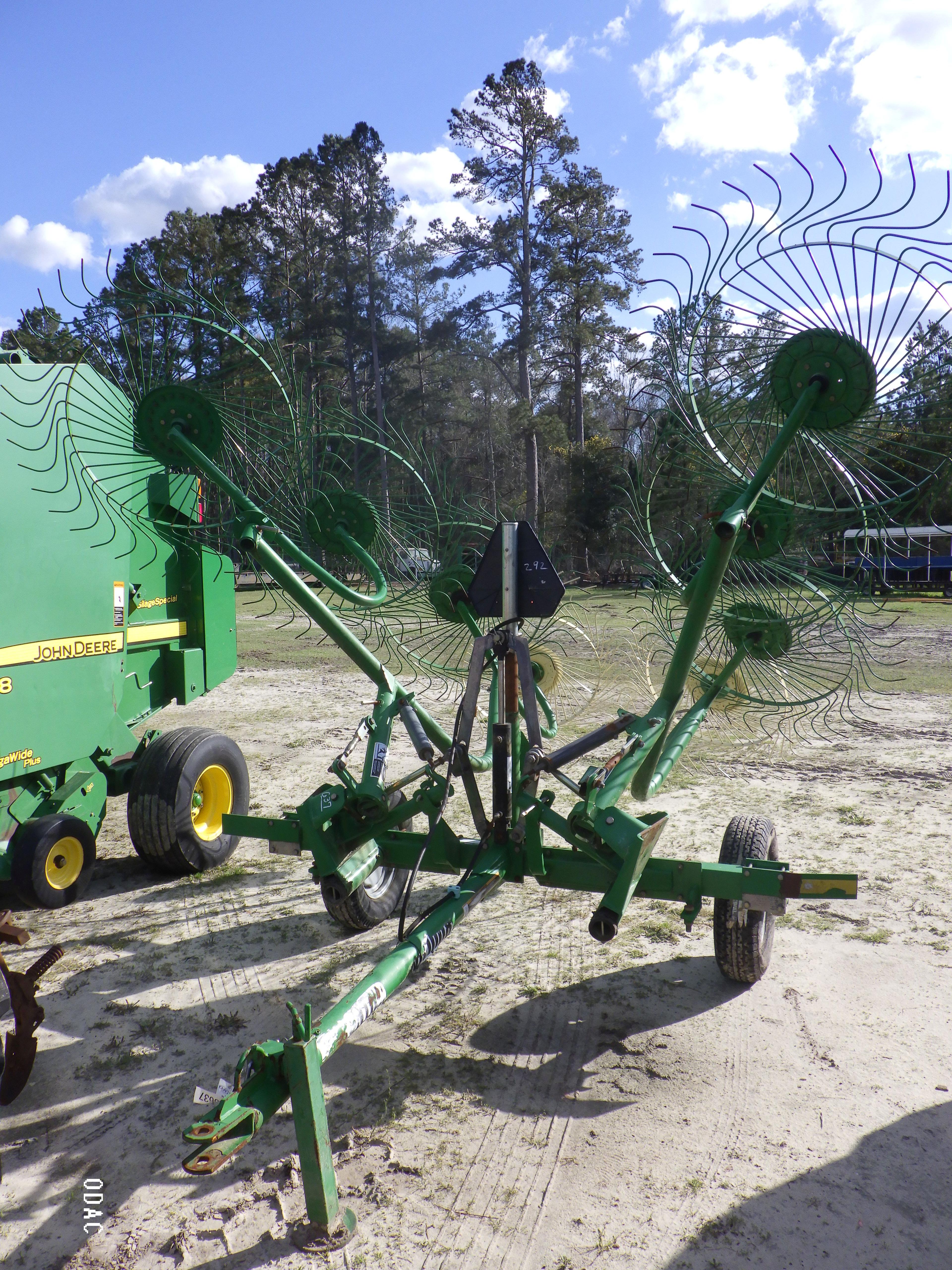 (0637) Frontier WR1008 Hay Rake