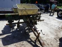 (5109) John Deere 7000 Two Row Planter