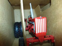 ERTL TOY FARMALL 806 TRACTOR,