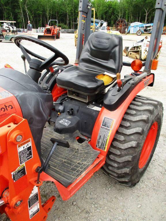 KUBOTA B2320 4WD TRACTOR