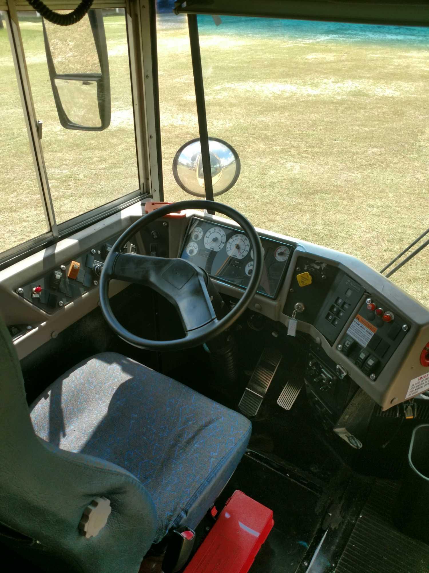 2005 ICCO MODEL PB305 SCHOOL BUS