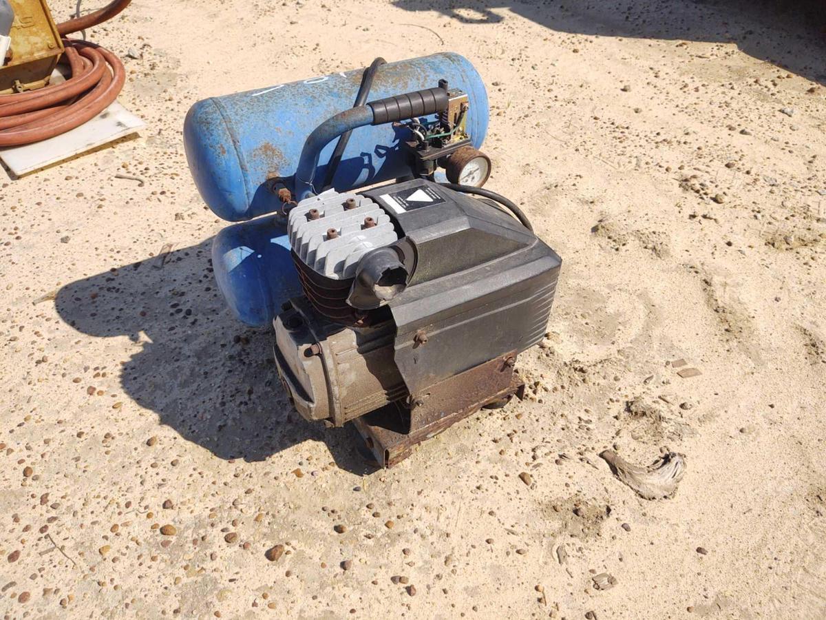 AIR COMPRESSOR