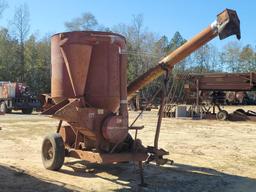 NEW HOLLAND 352 FEED MILL