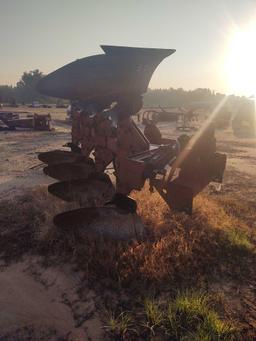 301 - INTERNATIONAL 4 BOTTOM FLIP PLOW