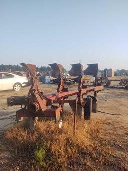 301 - INTERNATIONAL 4 BOTTOM FLIP PLOW