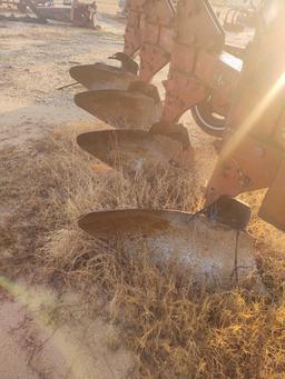 301 - INTERNATIONAL 4 BOTTOM FLIP PLOW