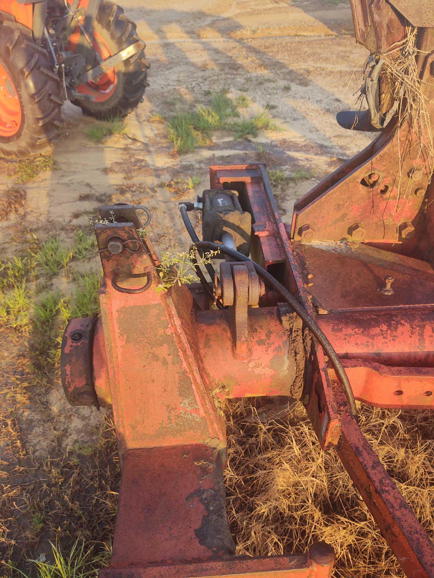 301 - INTERNATIONAL 4 BOTTOM FLIP PLOW