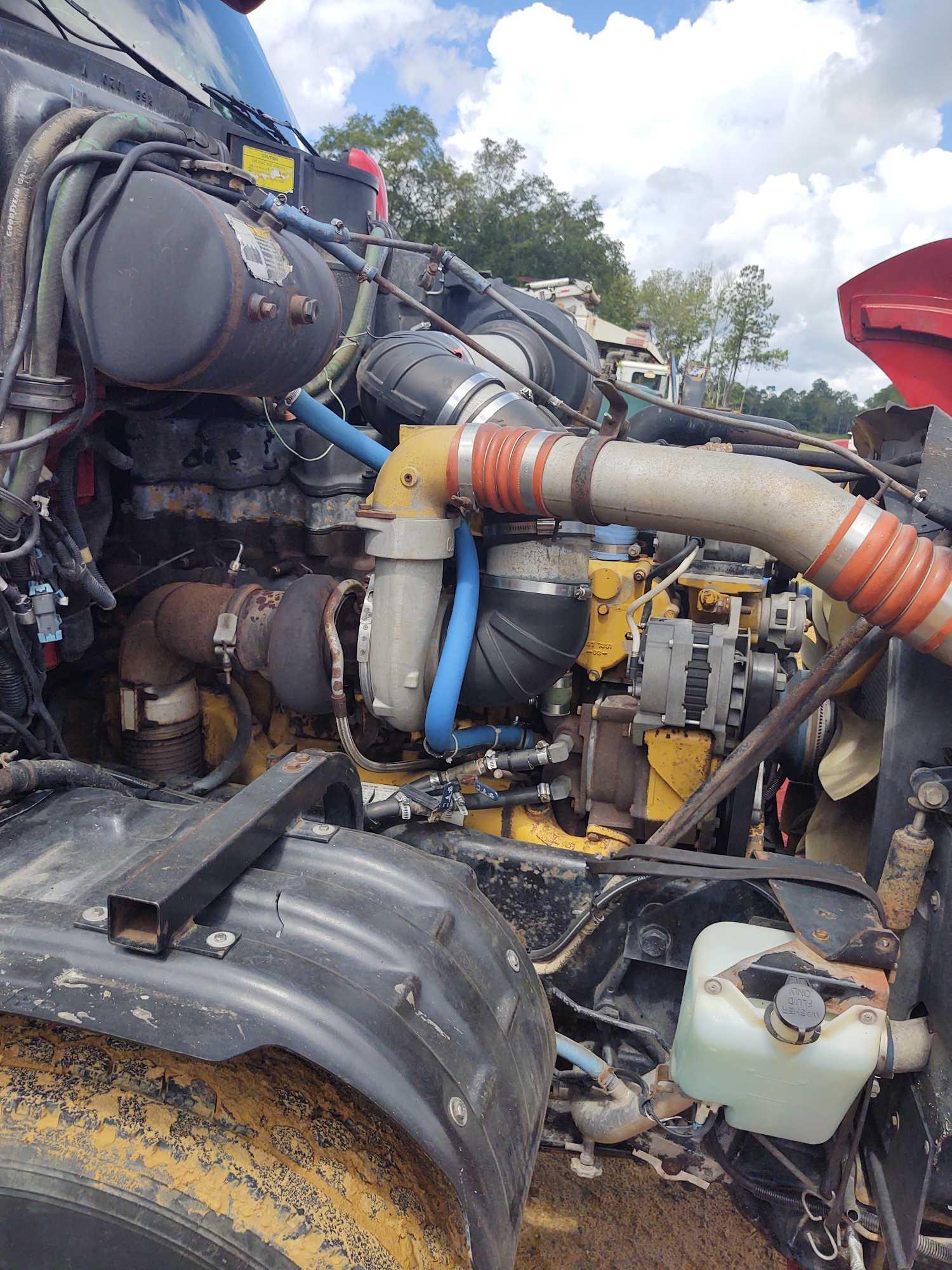 841 - 2003 T2000 KENWORTH SEMI *