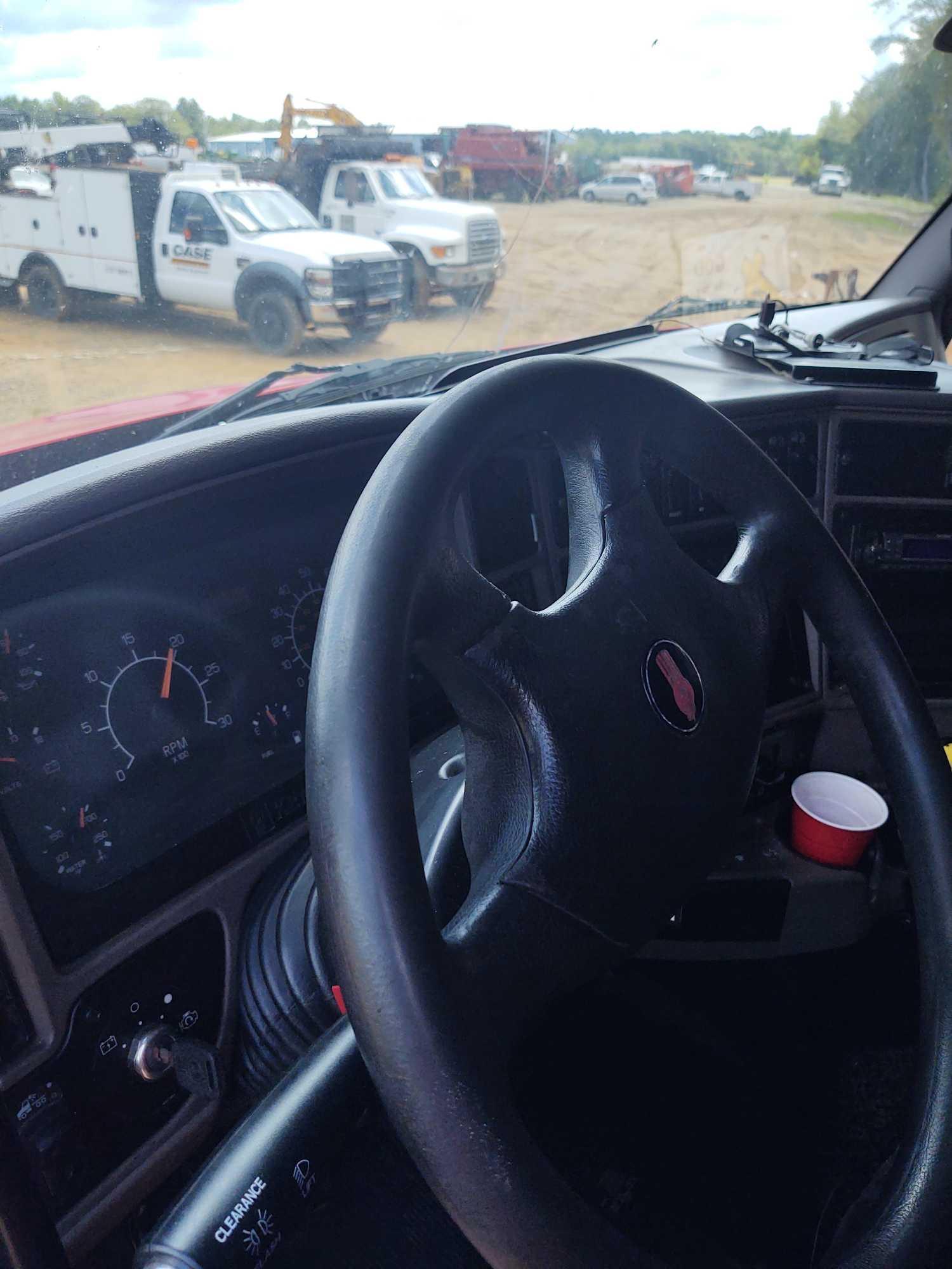 841 - 2003 T2000 KENWORTH SEMI *