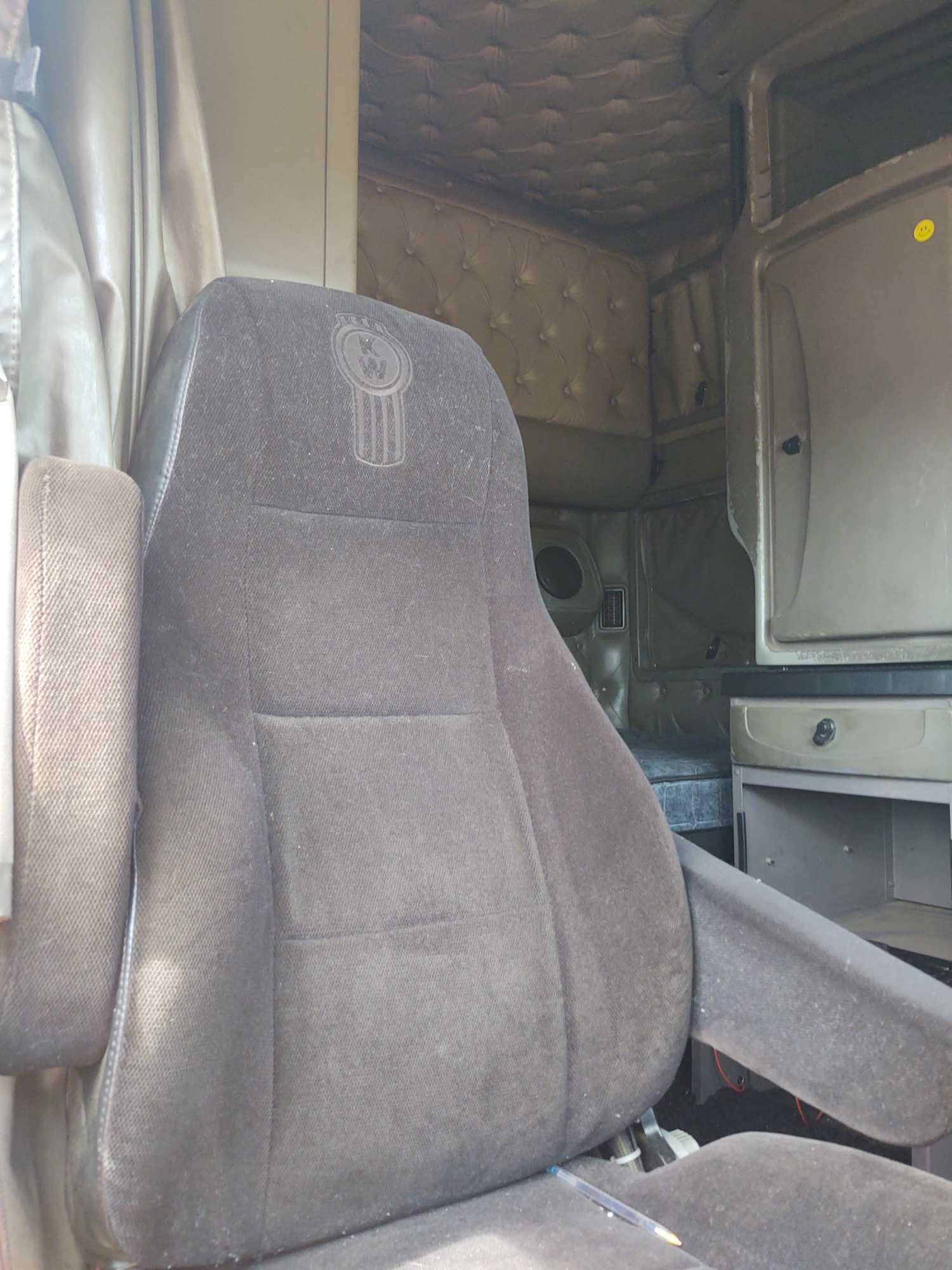 841 - 2003 T2000 KENWORTH SEMI *