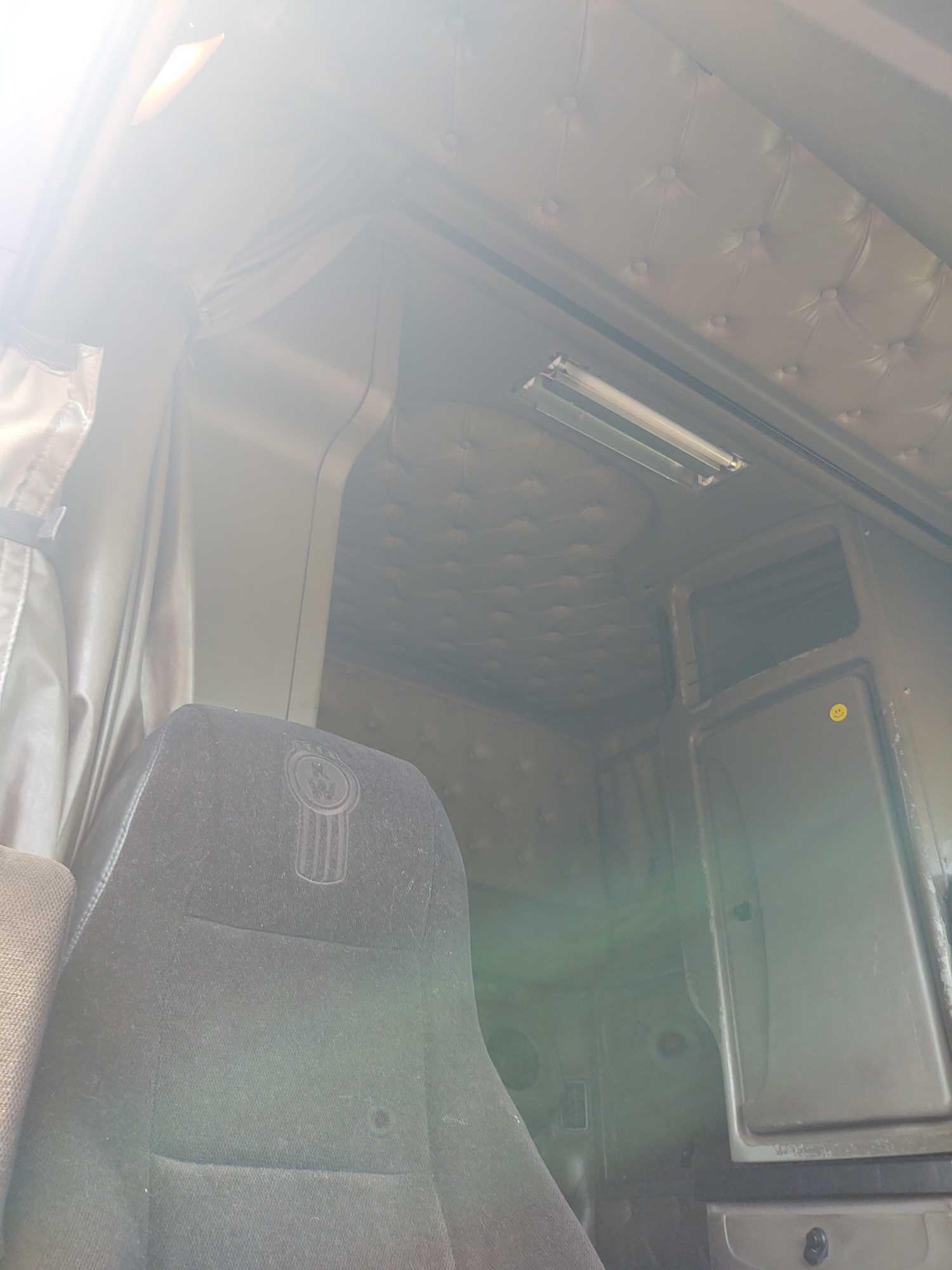 841 - 2003 T2000 KENWORTH SEMI *