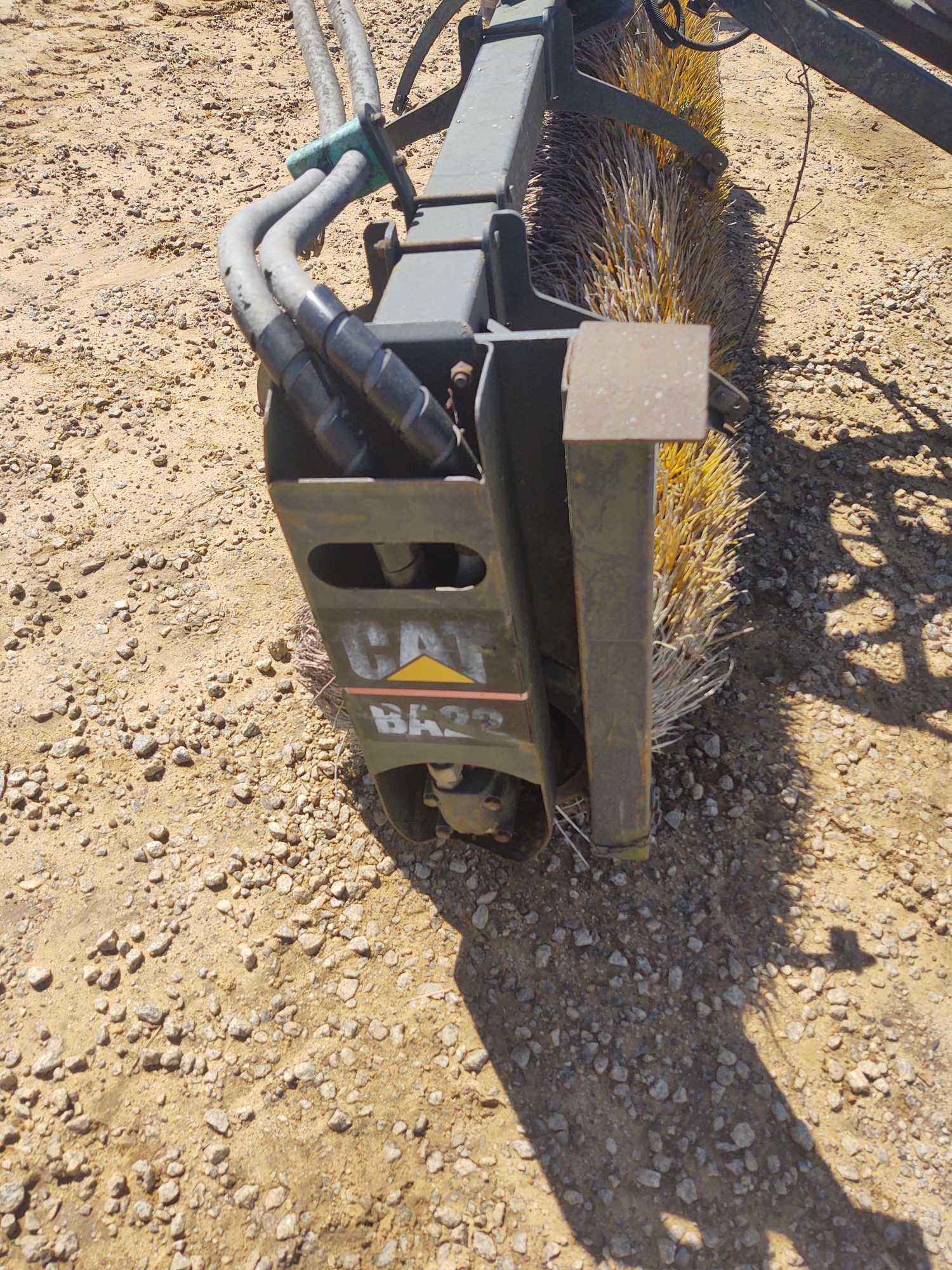 089 - ABSOLUTE - CAT BA22 SKID STEER,