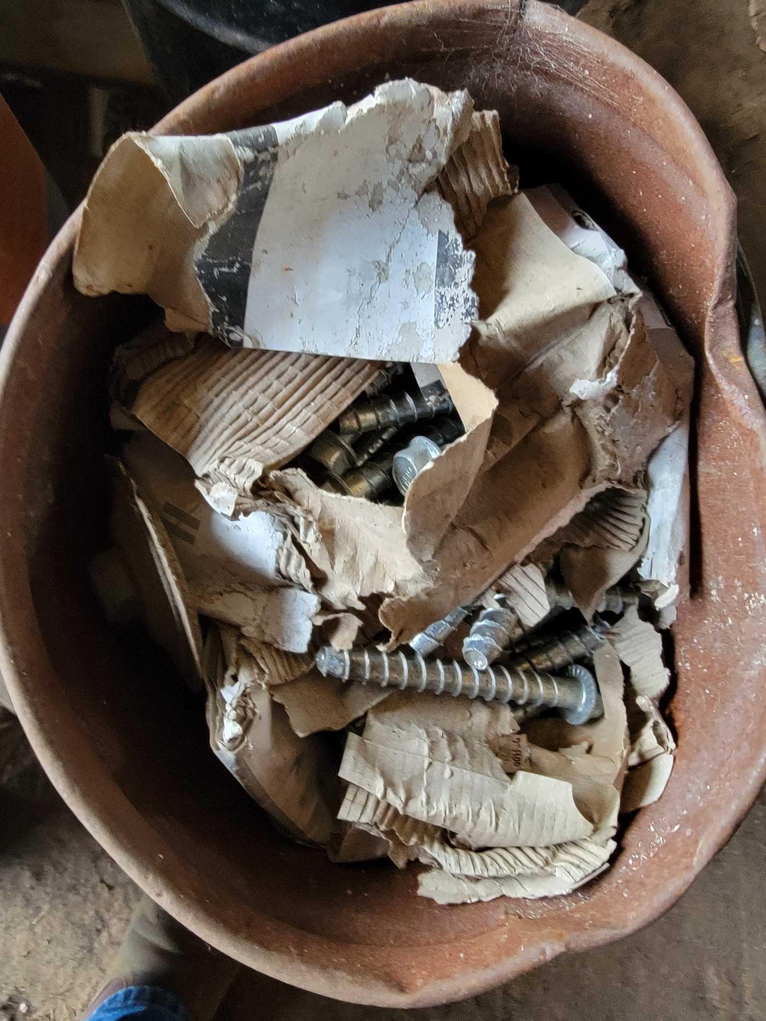 PALLET OF MISC. BOLTS AND CONCRETE SCREWS