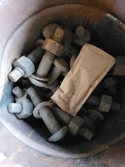 PALLET OF MISC. BOLTS AND CONCRETE SCREWS