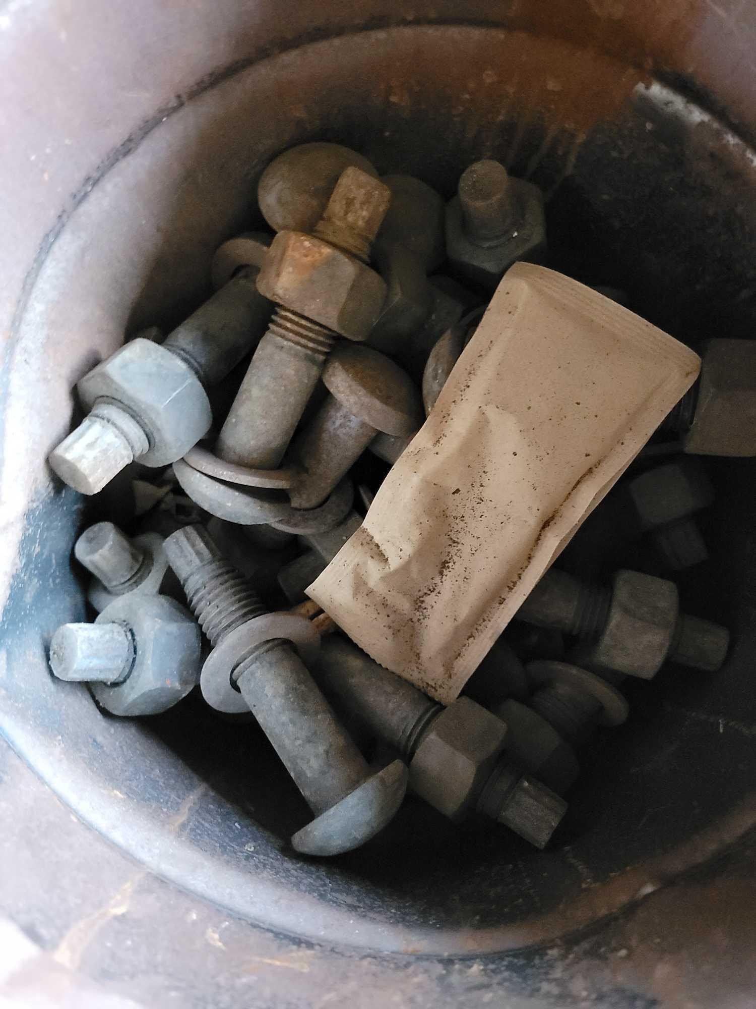 PALLET OF MISC. BOLTS AND CONCRETE SCREWS