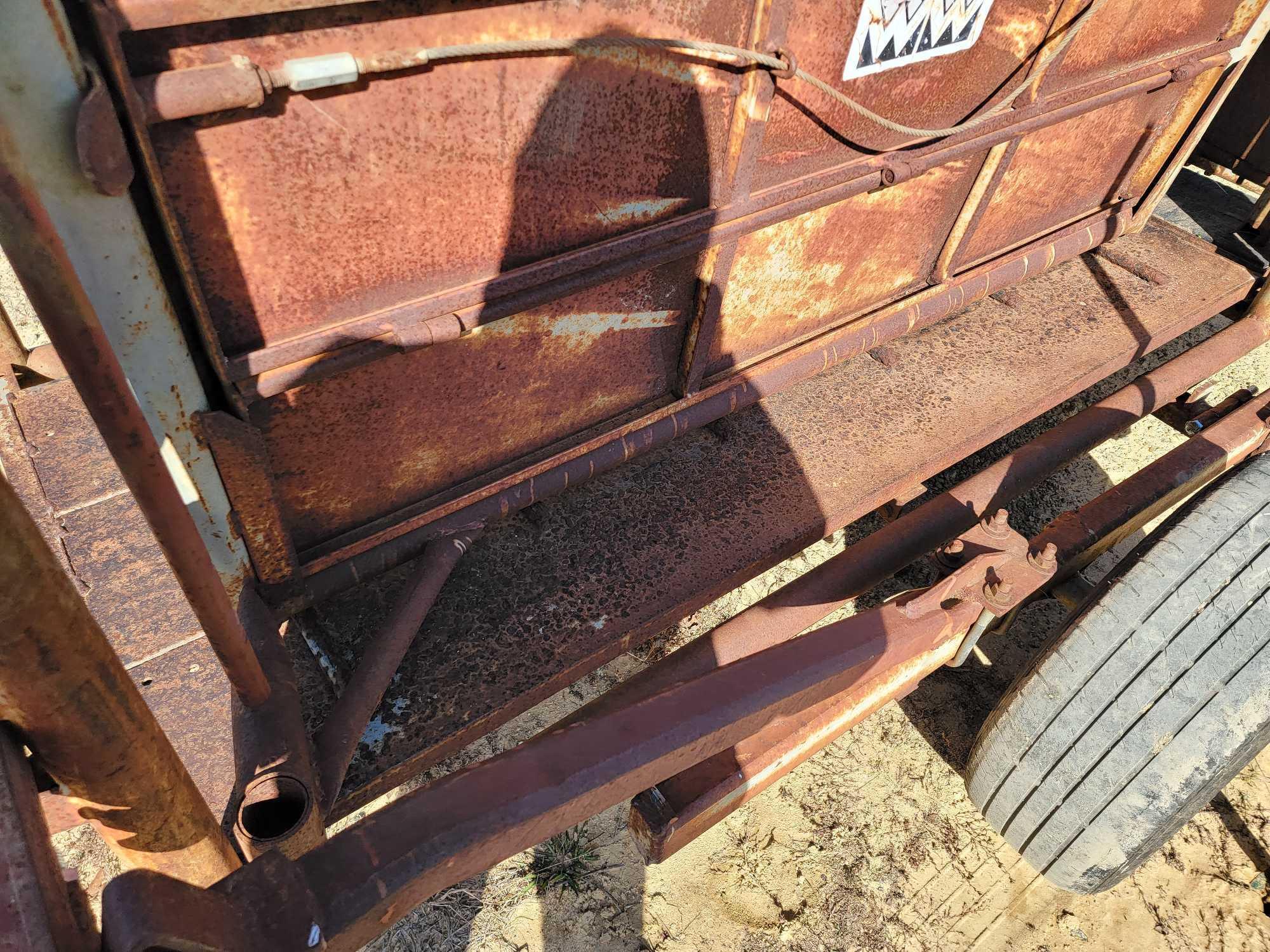 W.W CATTLE CHUTE