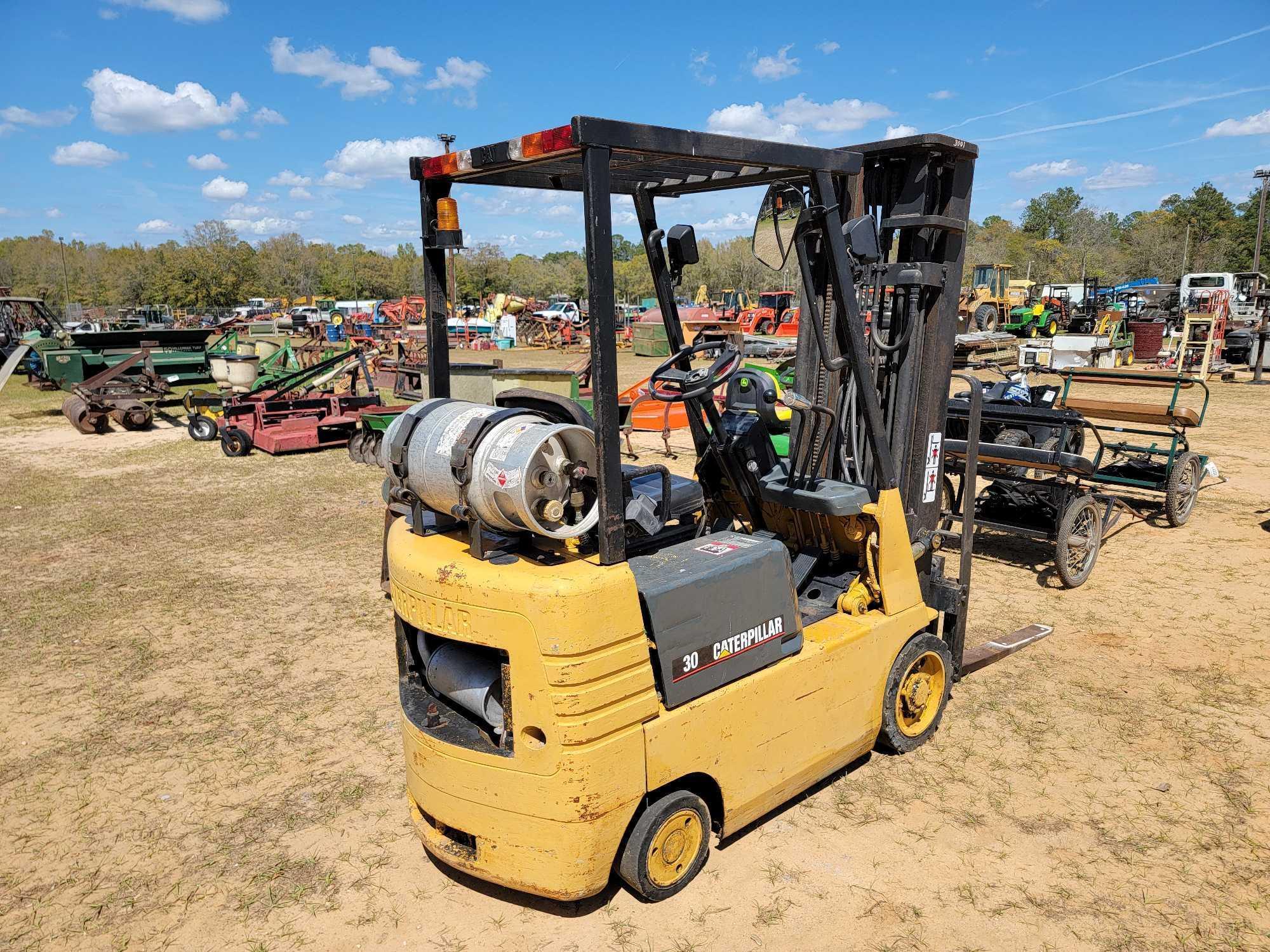 169 - CATERPILLER 30 FORKLIFT