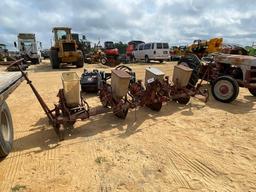 1092 - 4 ROW INTERNATIONAL 290 PLANTERS