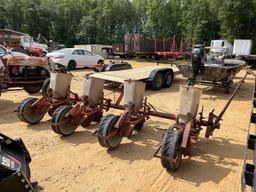 1092 - 4 ROW INTERNATIONAL 290 PLANTERS