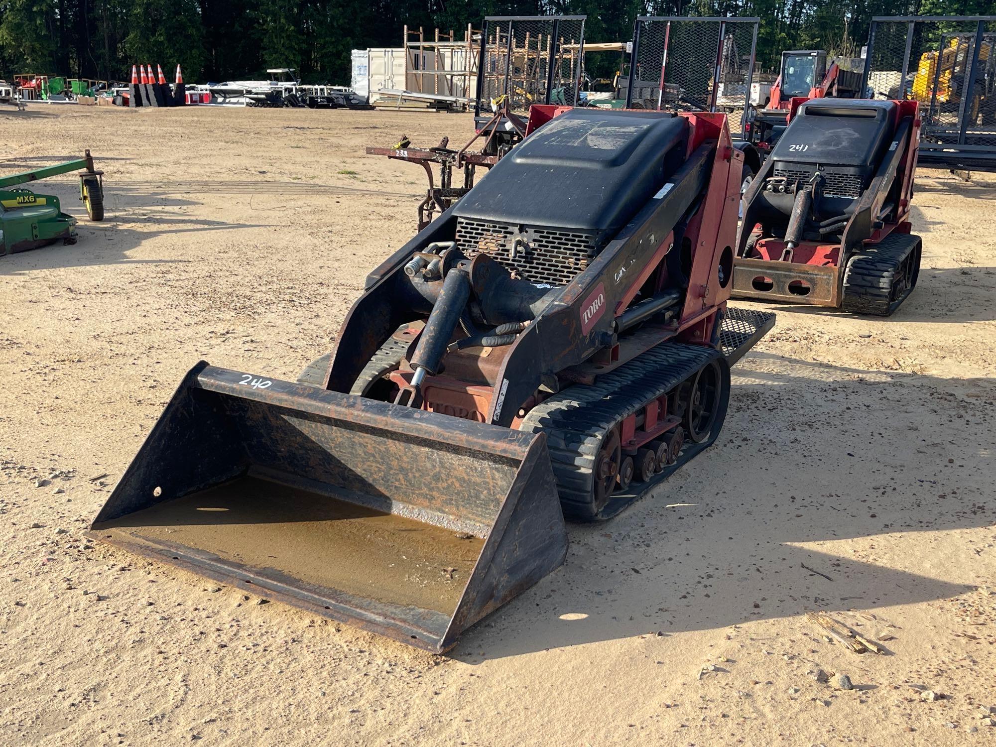 240 - TORO DINGO MINI SKID