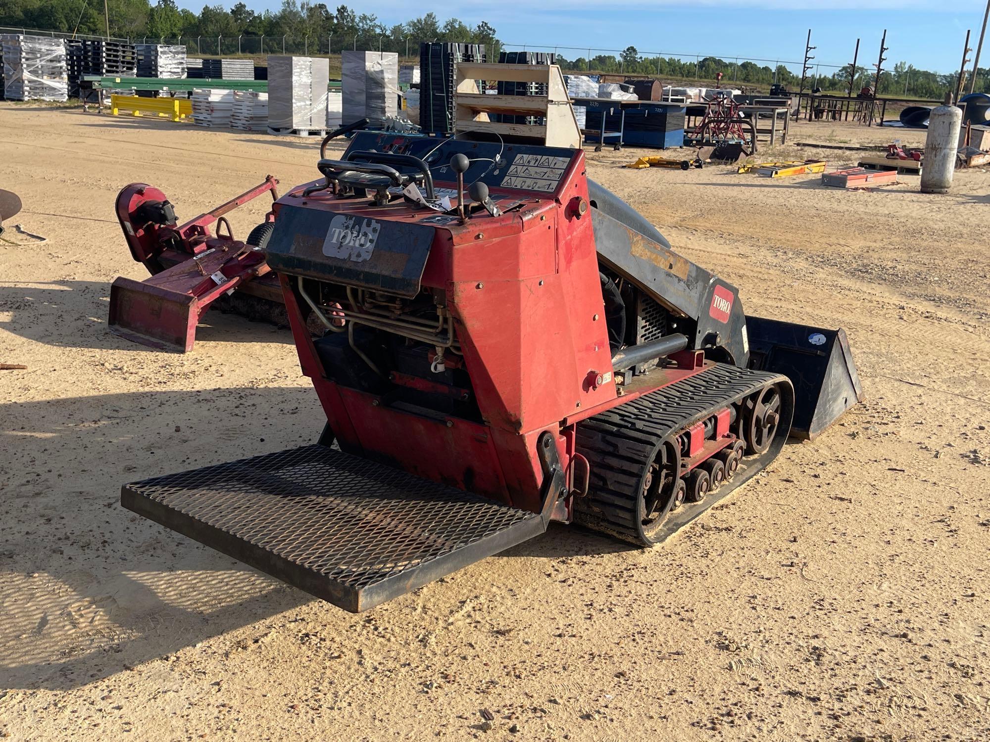 240 - TORO DINGO MINI SKID