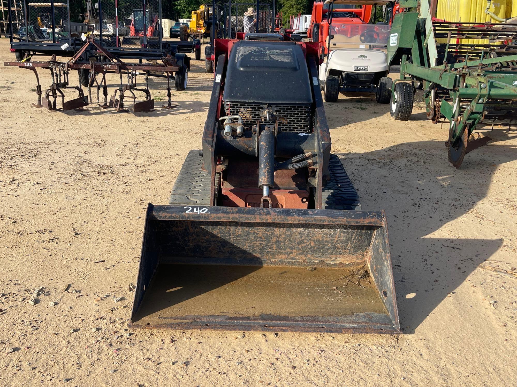 240 - TORO DINGO MINI SKID