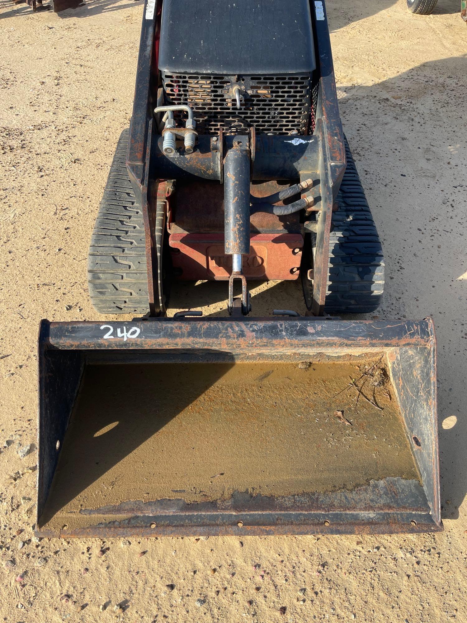 240 - TORO DINGO MINI SKID