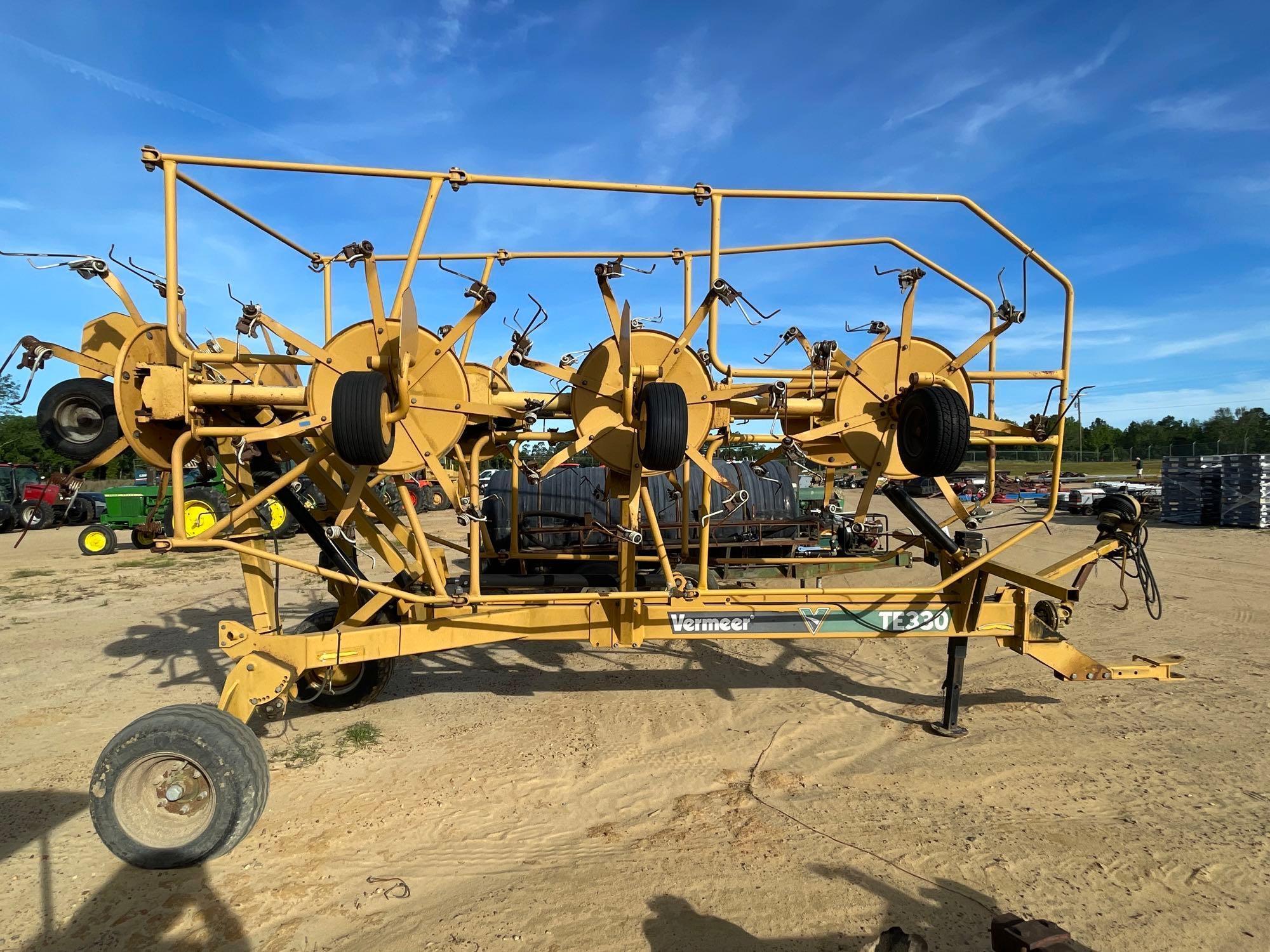 267 - VERMEER TE330 HAY TEDDER