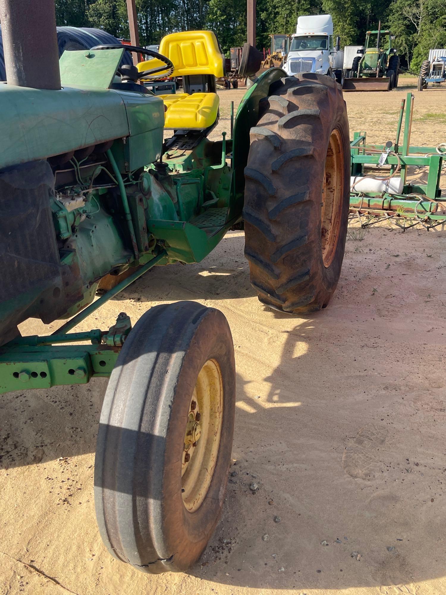 280 - JOHN DEERE 2040 2WD TRACTOR