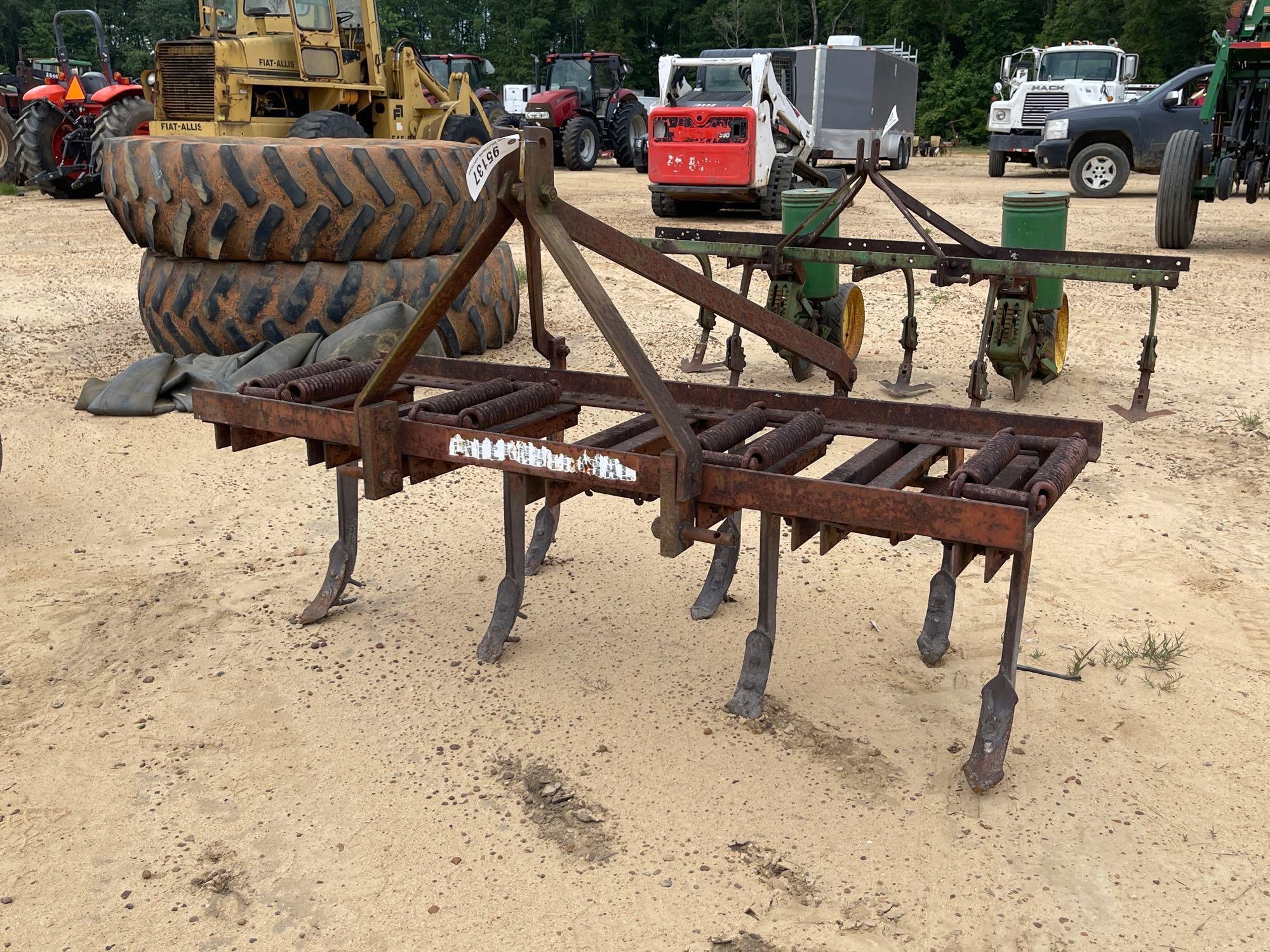 389 - 7 SHANK SPRING LOADED CHISEL PLOW