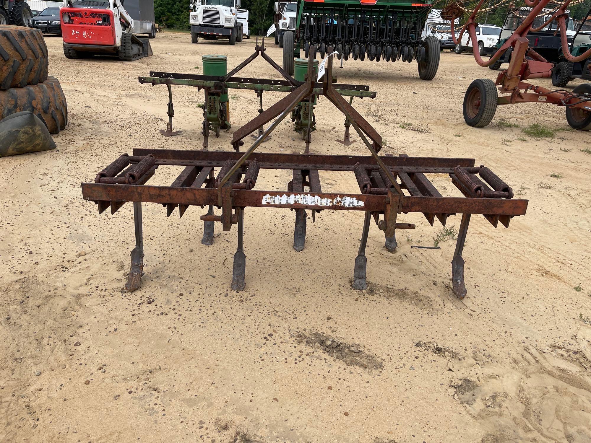 389 - 7 SHANK SPRING LOADED CHISEL PLOW