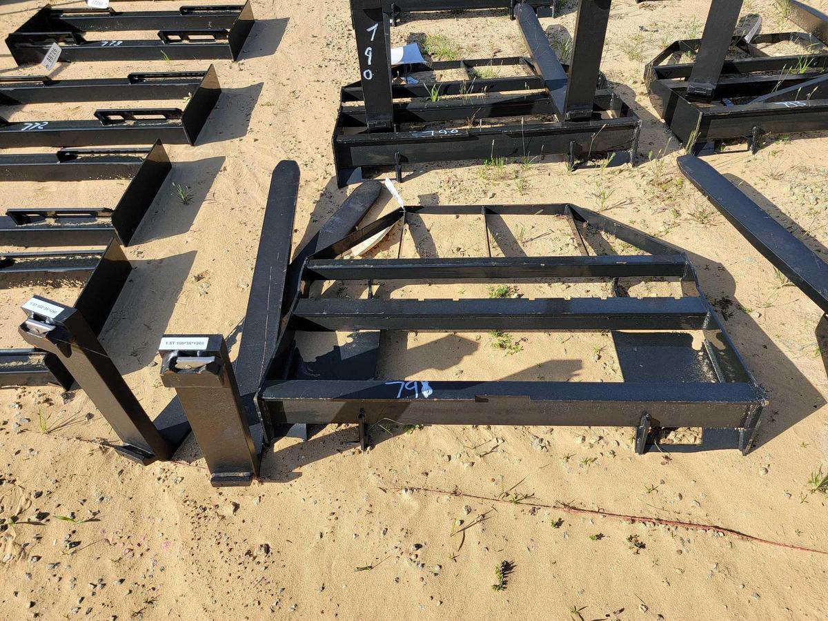 791 - ABSOLUTE - NEW - SKID STEER 48" PALLET FORKS