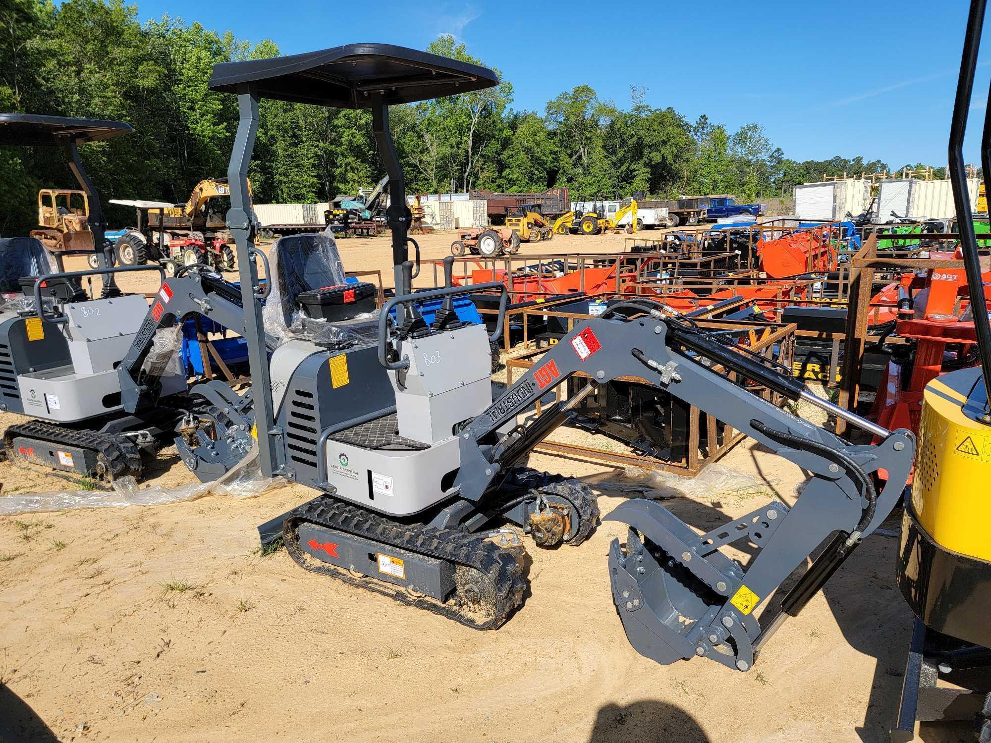 803 - ABSOLUTE - NEW AGT 16" MINI EXCAVATOR BUCKET