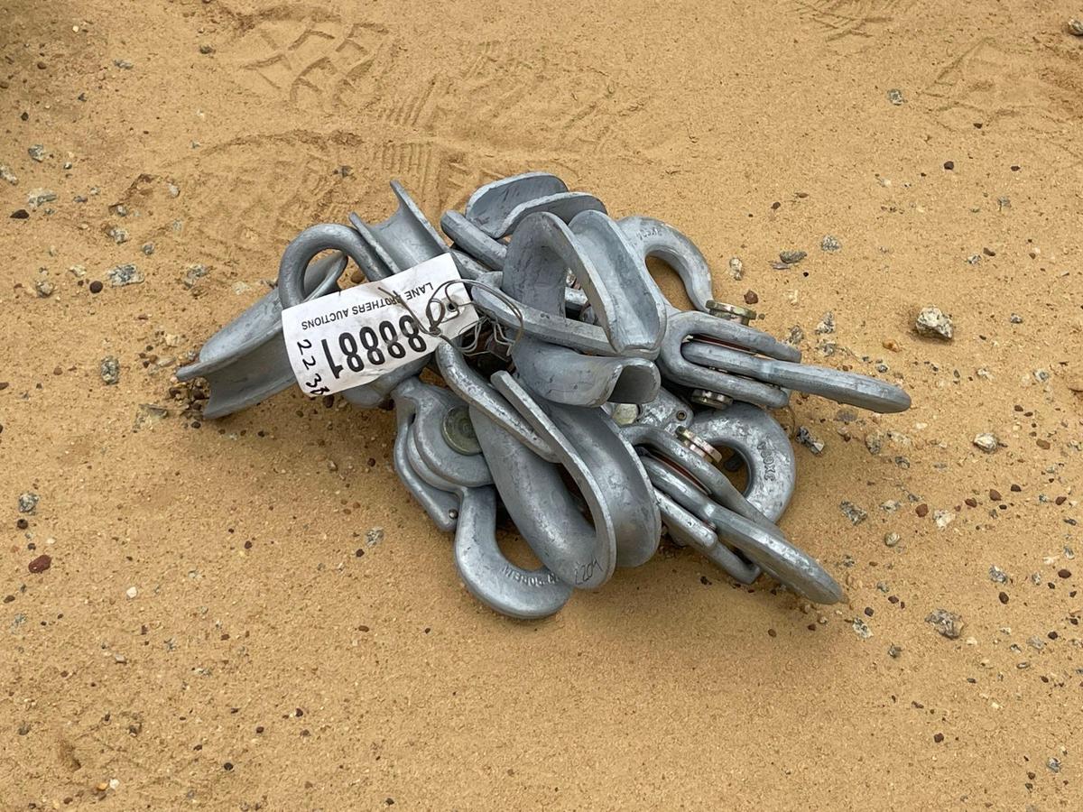 2238 - GALVANIZED HOOKS WITH THIMBLES