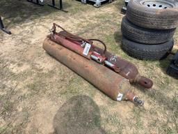 3162 - 2 QXYGEN TANKS AND 2 - HYDRAULIC CYLINDERS